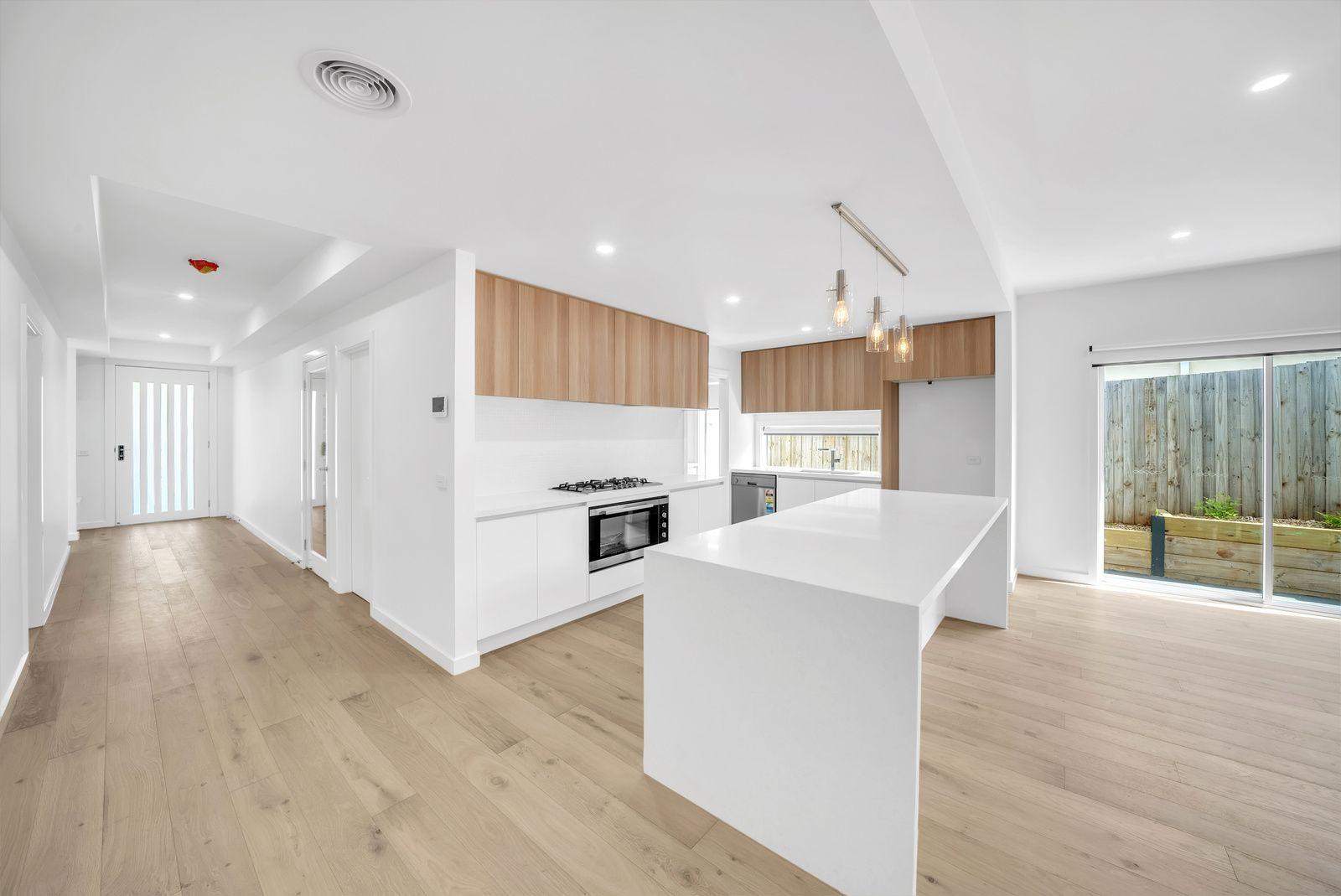 NEAR NEW STUNNING FAMILY HOME