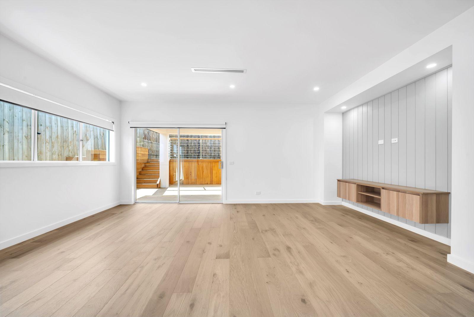 NEAR NEW STUNNING FAMILY HOME