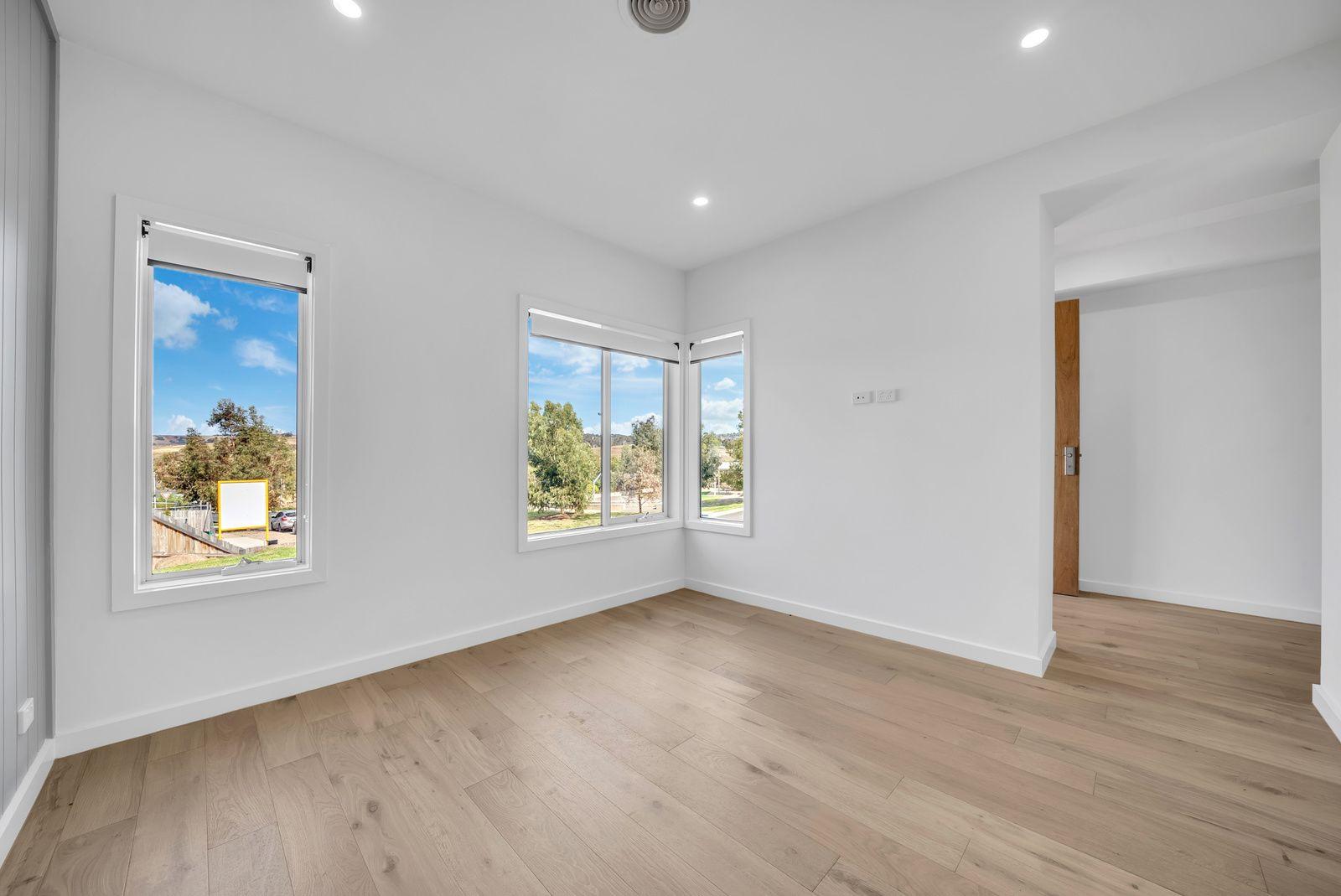 NEAR NEW STUNNING FAMILY HOME