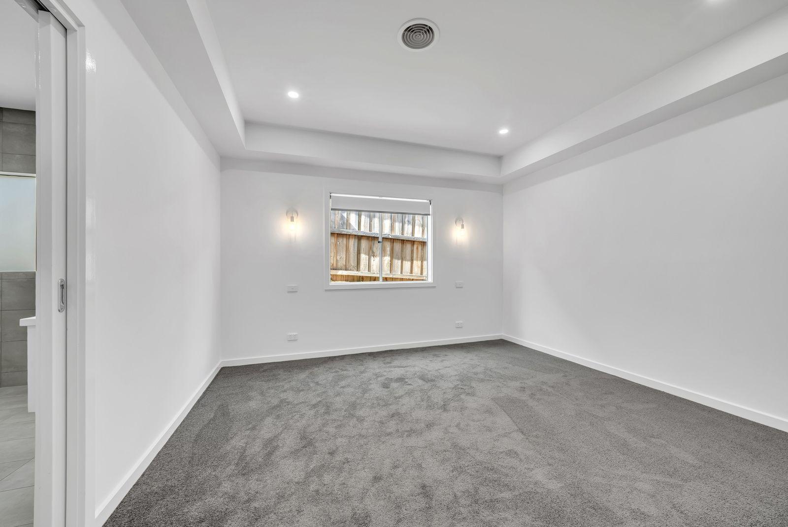 NEAR NEW STUNNING FAMILY HOME