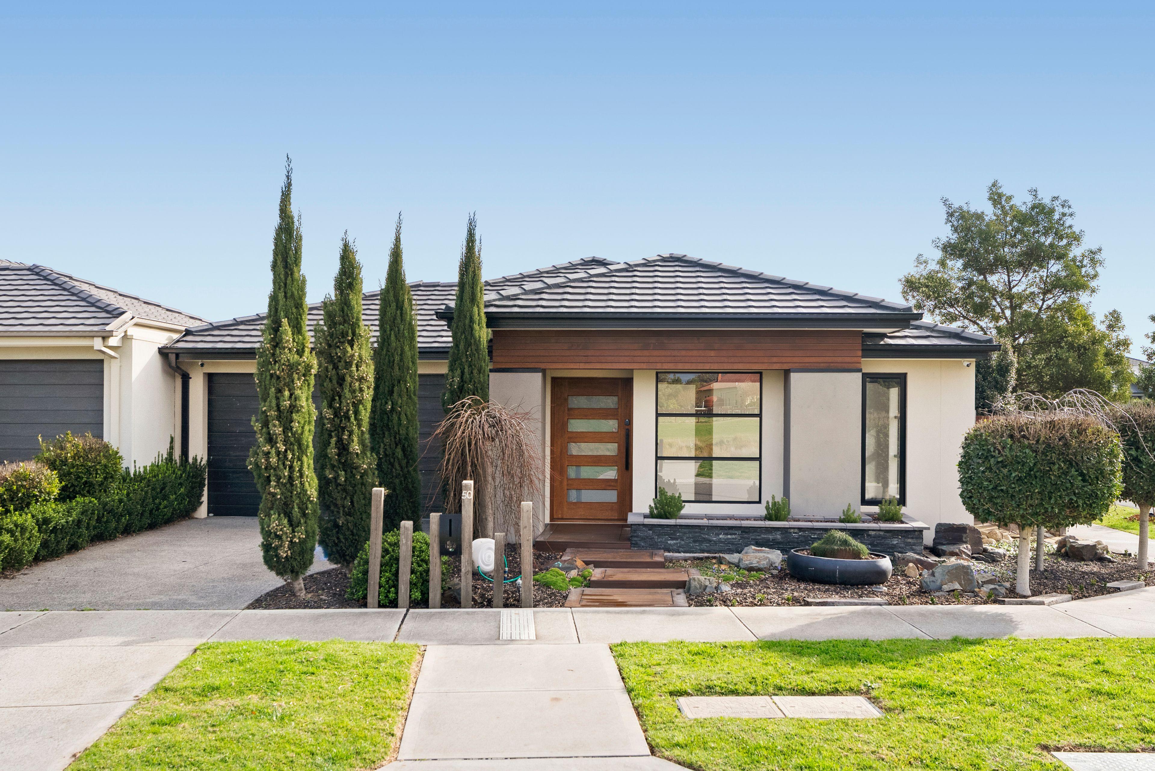 Prop-GPT: House: VIC Officer South, VIC 3809 Home For Rent