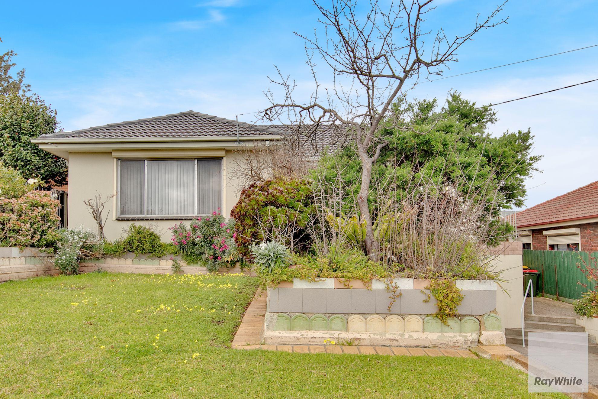 Prop-GPT: House: VIC Airport West, VIC 3042 Home For Rent