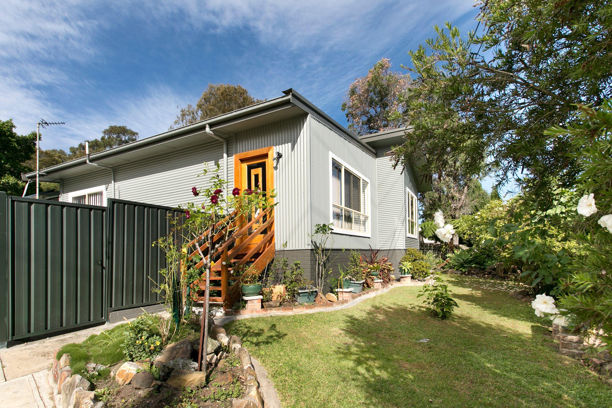 Prop-GPT: House: NSW Oak Flats, NSW 2529 Home For Rent