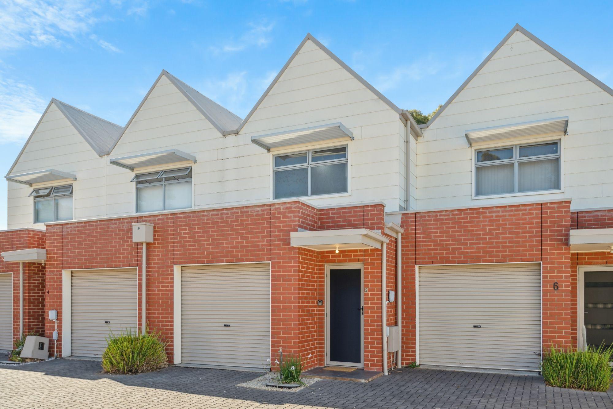 Prop-GPT: Townhouse: SA Aldinga Beach, SA 5173 Home For Rent