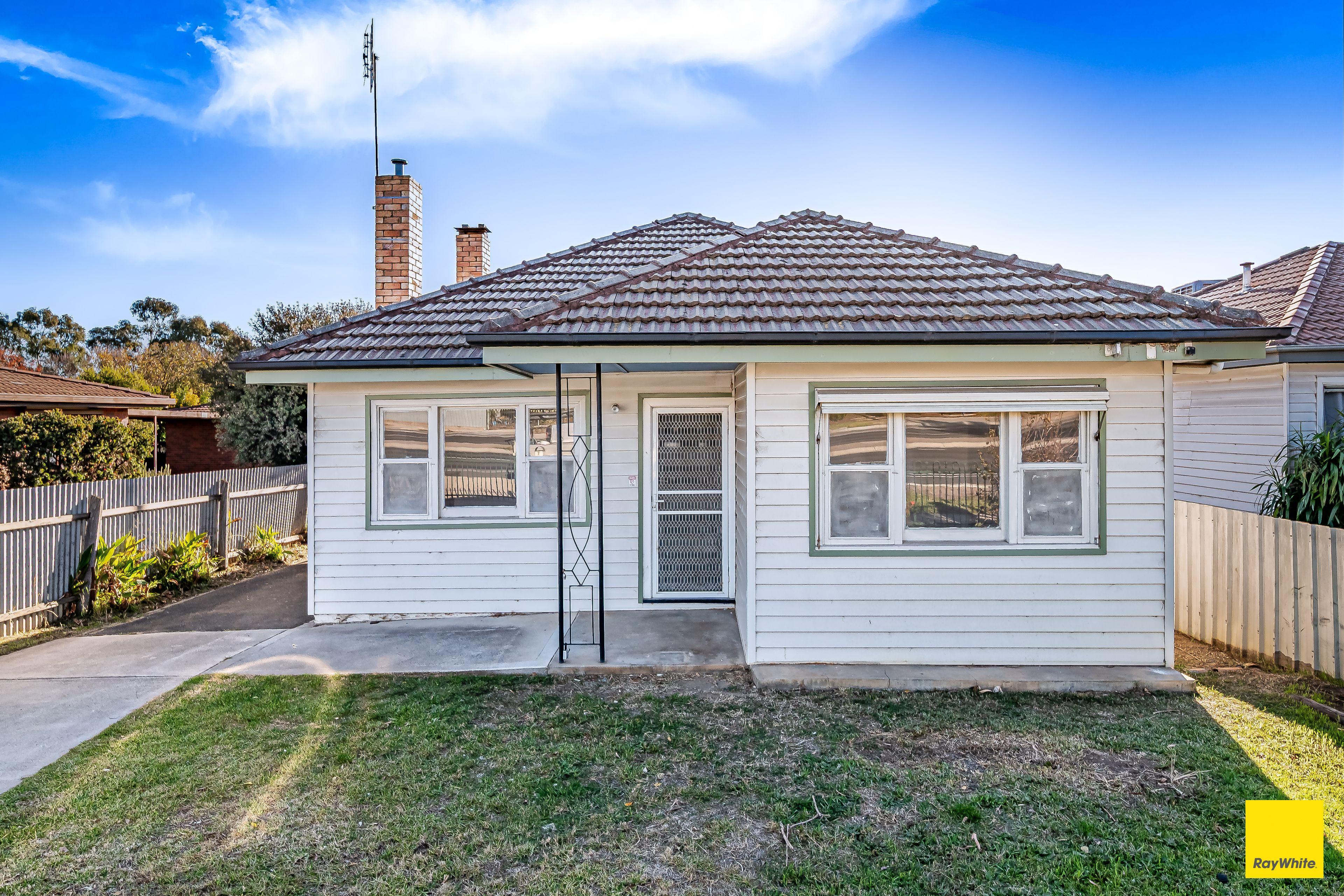 Prop-GPT: Other: VIC White Hills, VIC 3550 Home For Rent