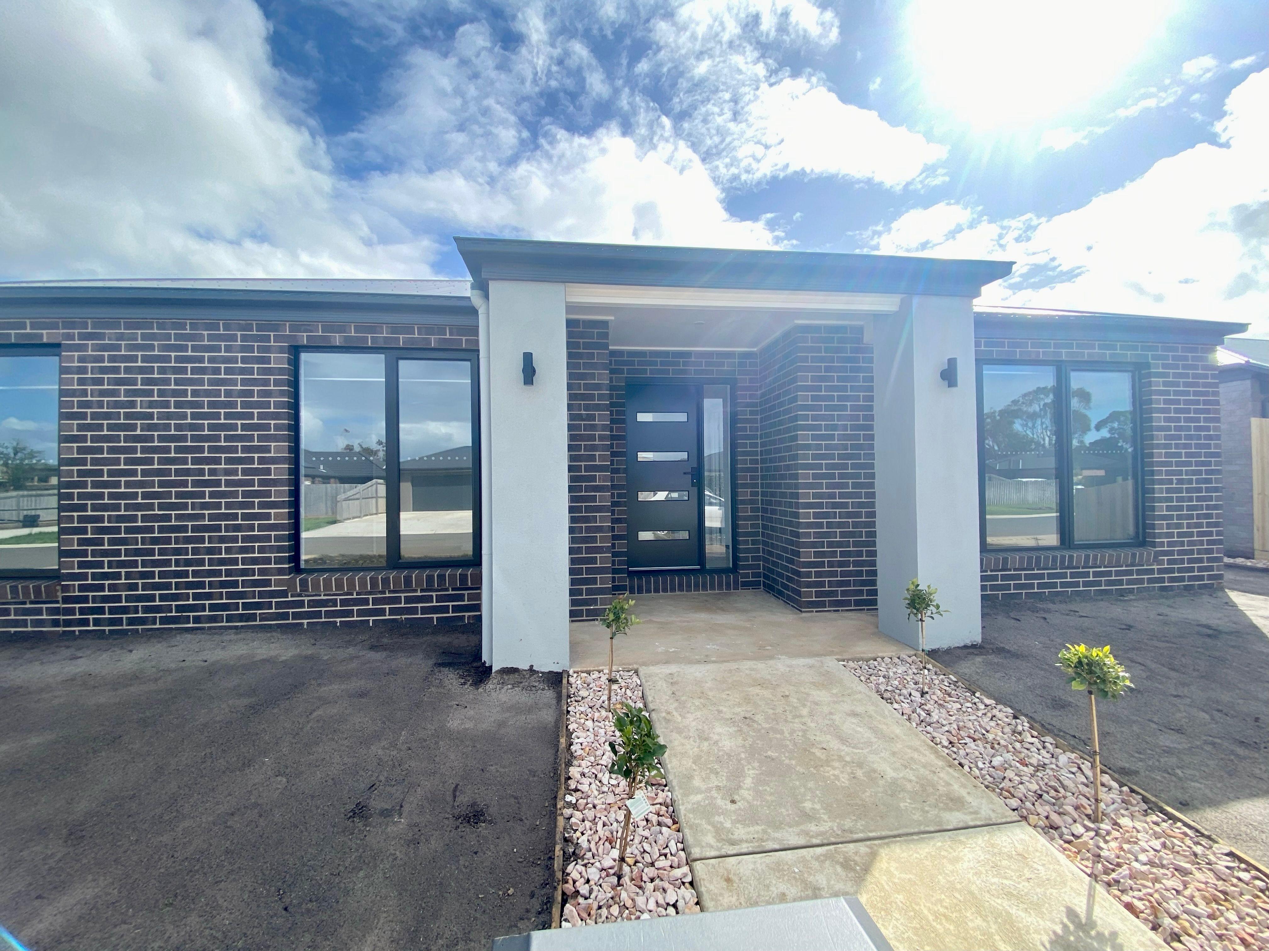 Prop-GPT: House: VIC Koroit, VIC 3282 Home For Rent