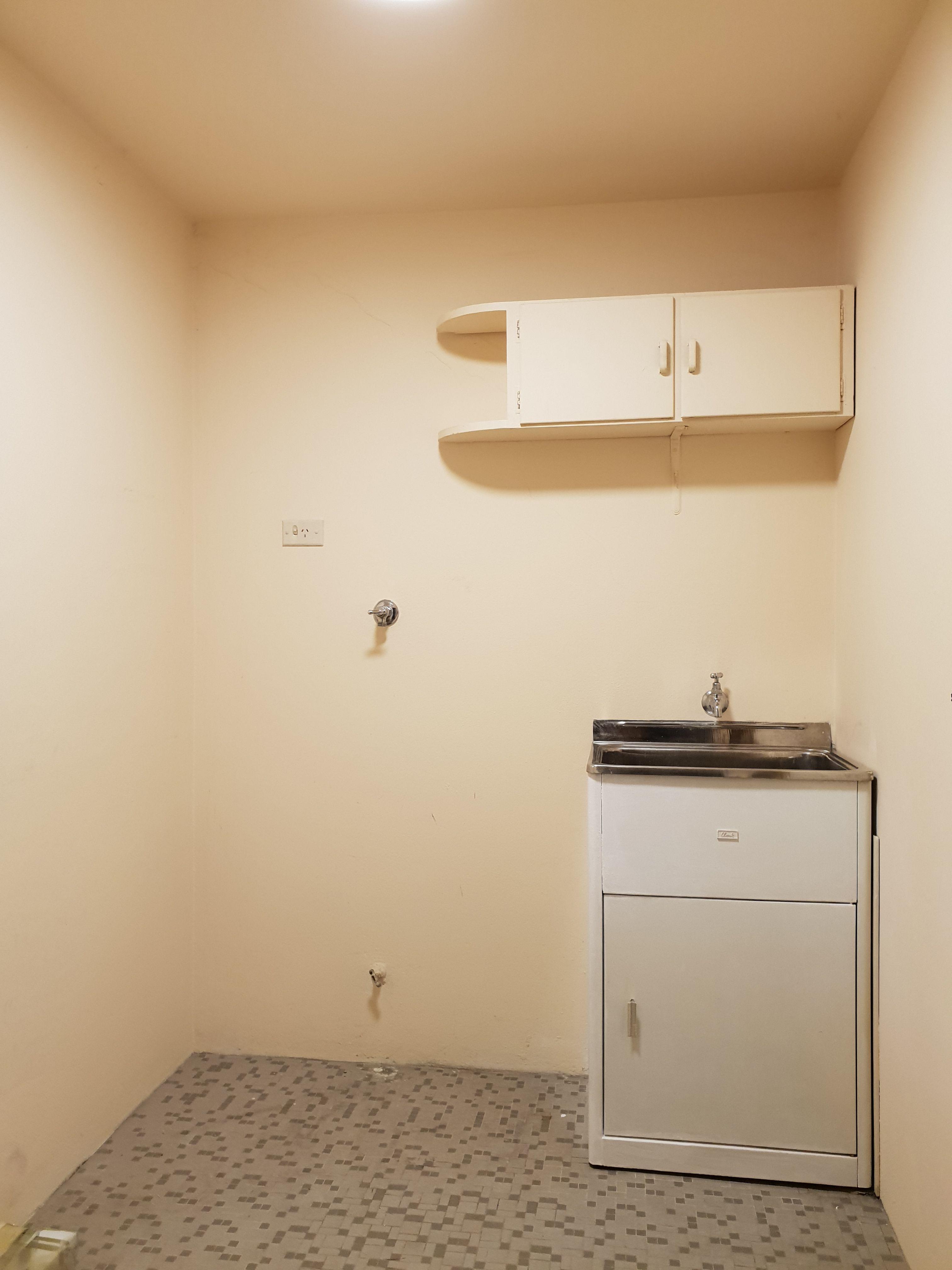 WELL PRESENTED SPACIOUS ONE BEDROOM UNIT FOR RENT