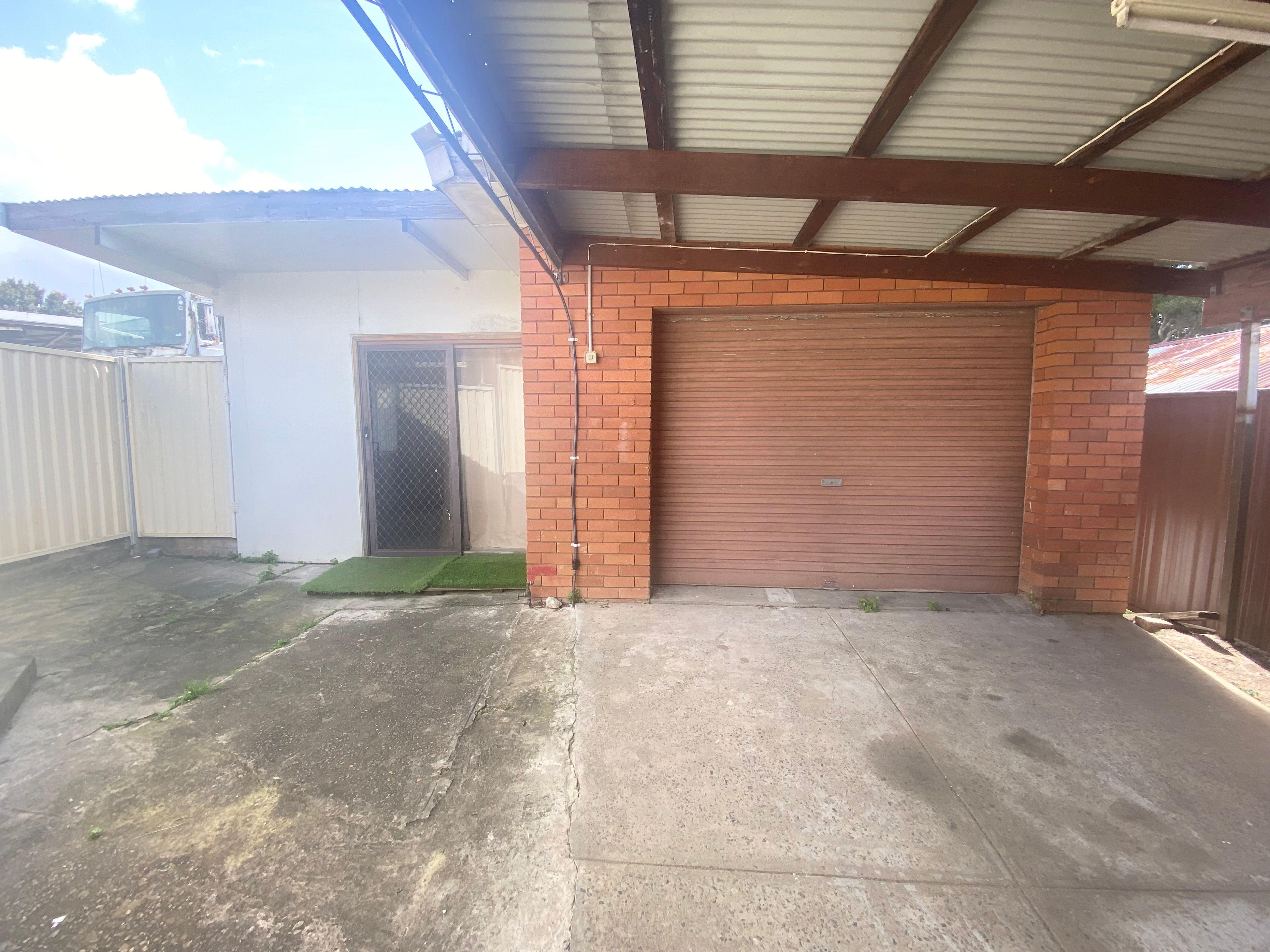 Prop-GPT: House: NSW Smithfield, NSW 2164 Home For Rent