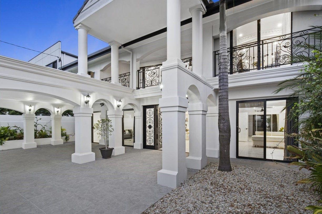 Prop-GPT: House: QLD Isle Of Capri, QLD 4217 Home For Rent