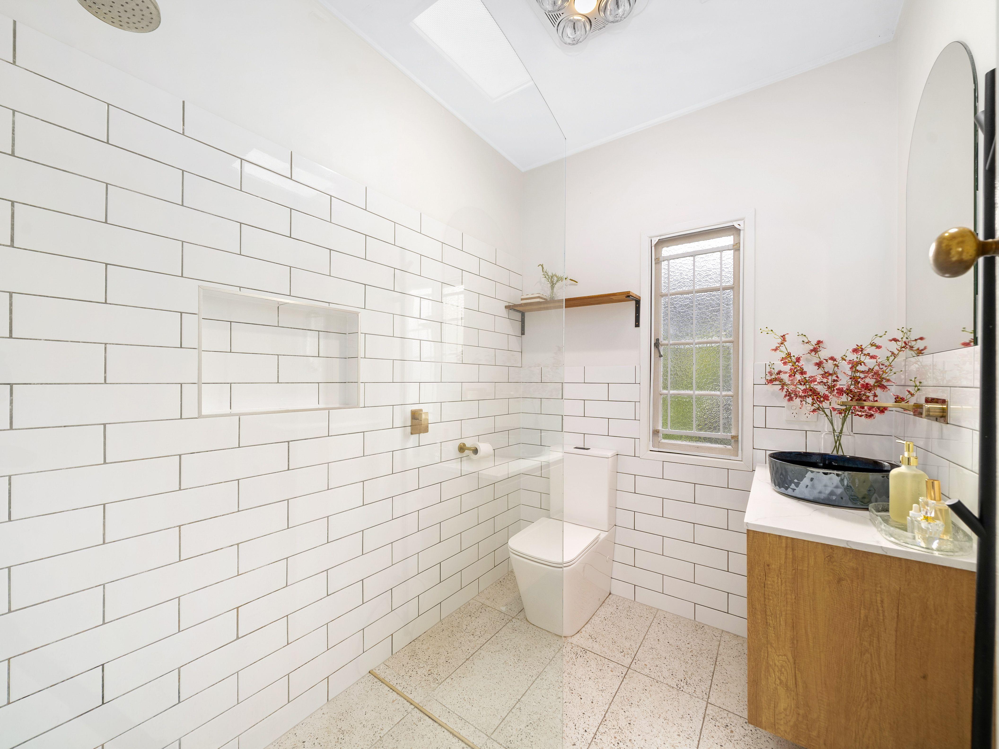 Charming 3-Bedroom Cottage with Modern Designer Kitchen, Air Conditioning, and More!