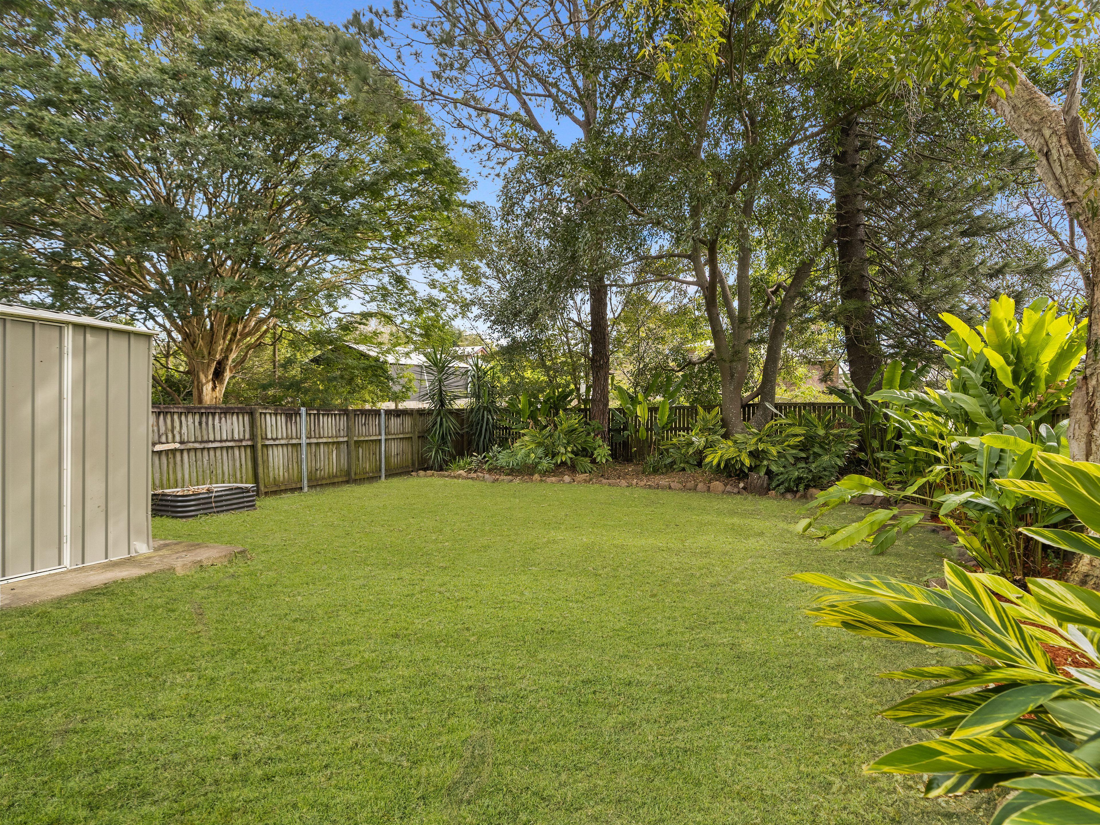 Charming 3-Bedroom Cottage with Modern Designer Kitchen, Air Conditioning, and More!