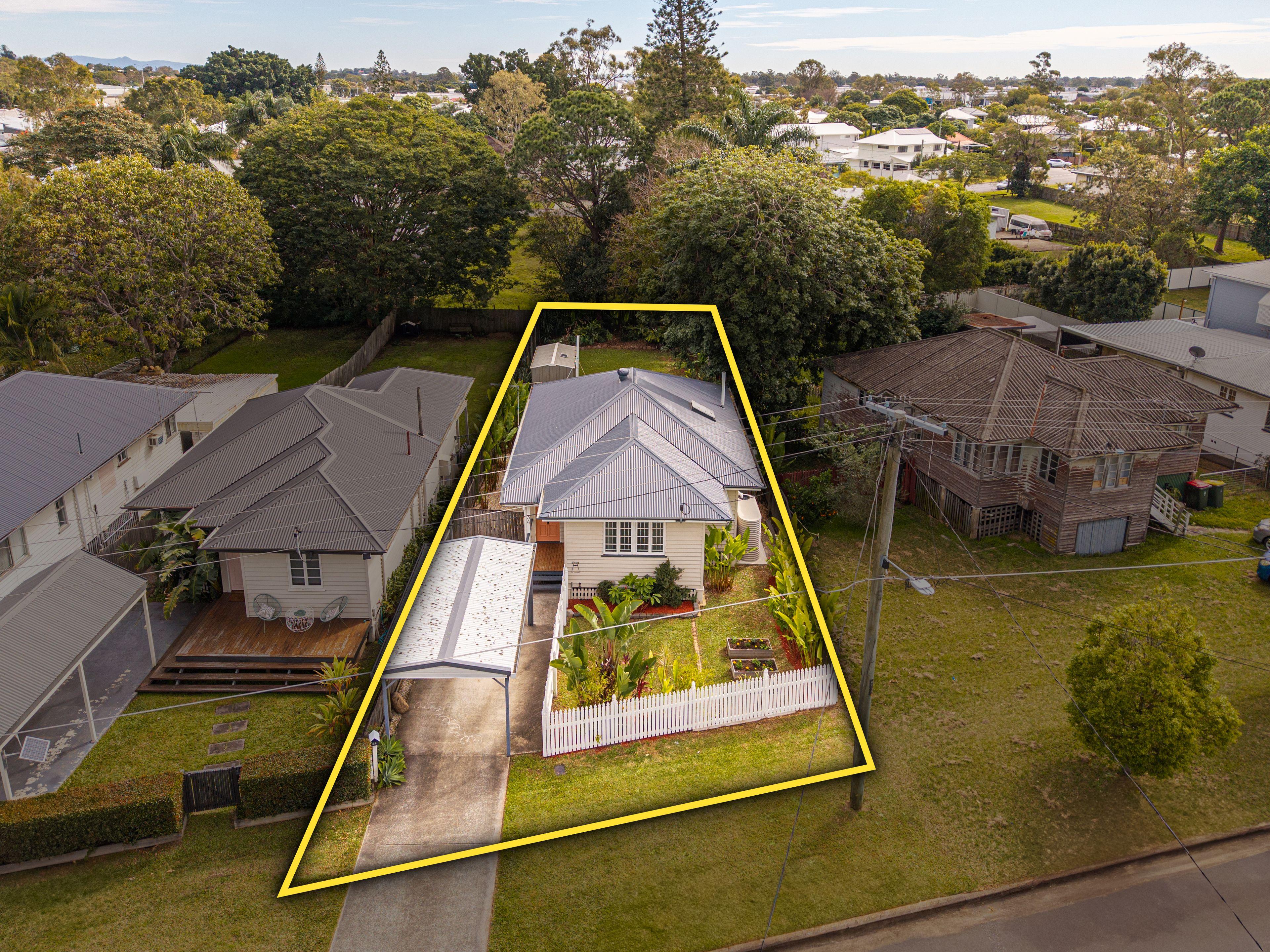 Charming 3-Bedroom Cottage with Modern Designer Kitchen, Air Conditioning, and More!