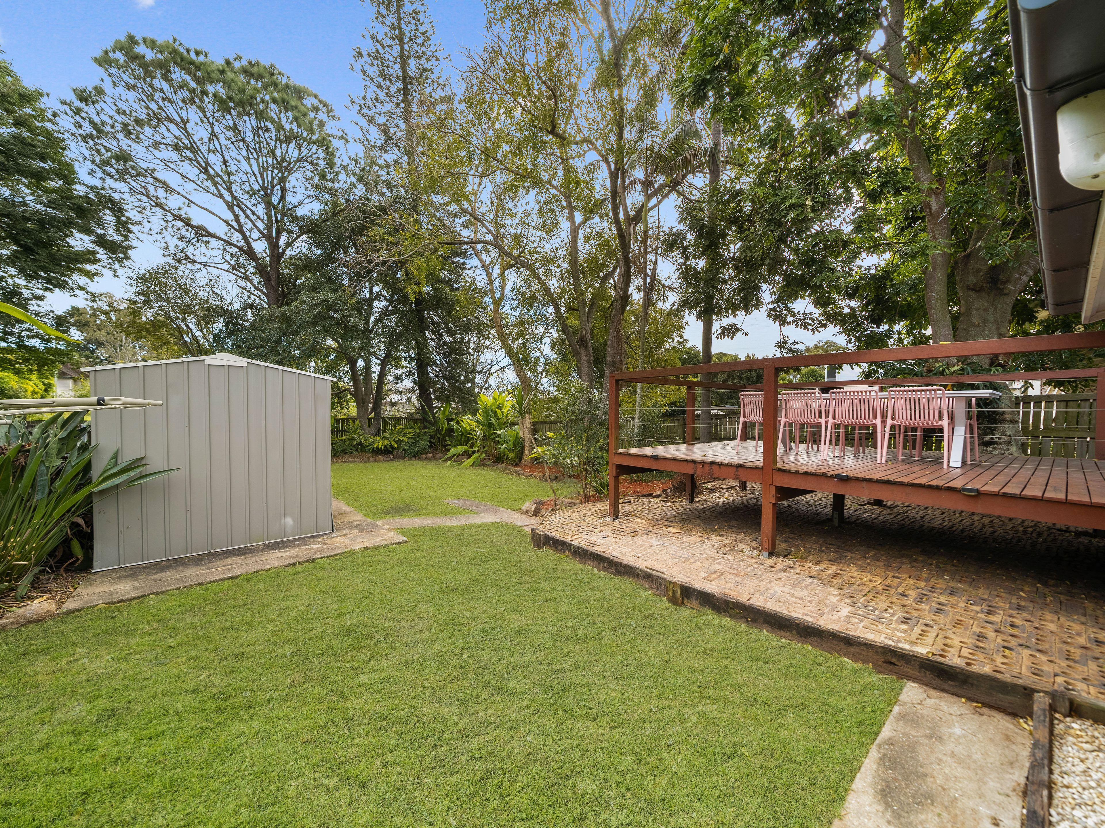 Charming 3-Bedroom Cottage with Modern Designer Kitchen, Air Conditioning, and More!