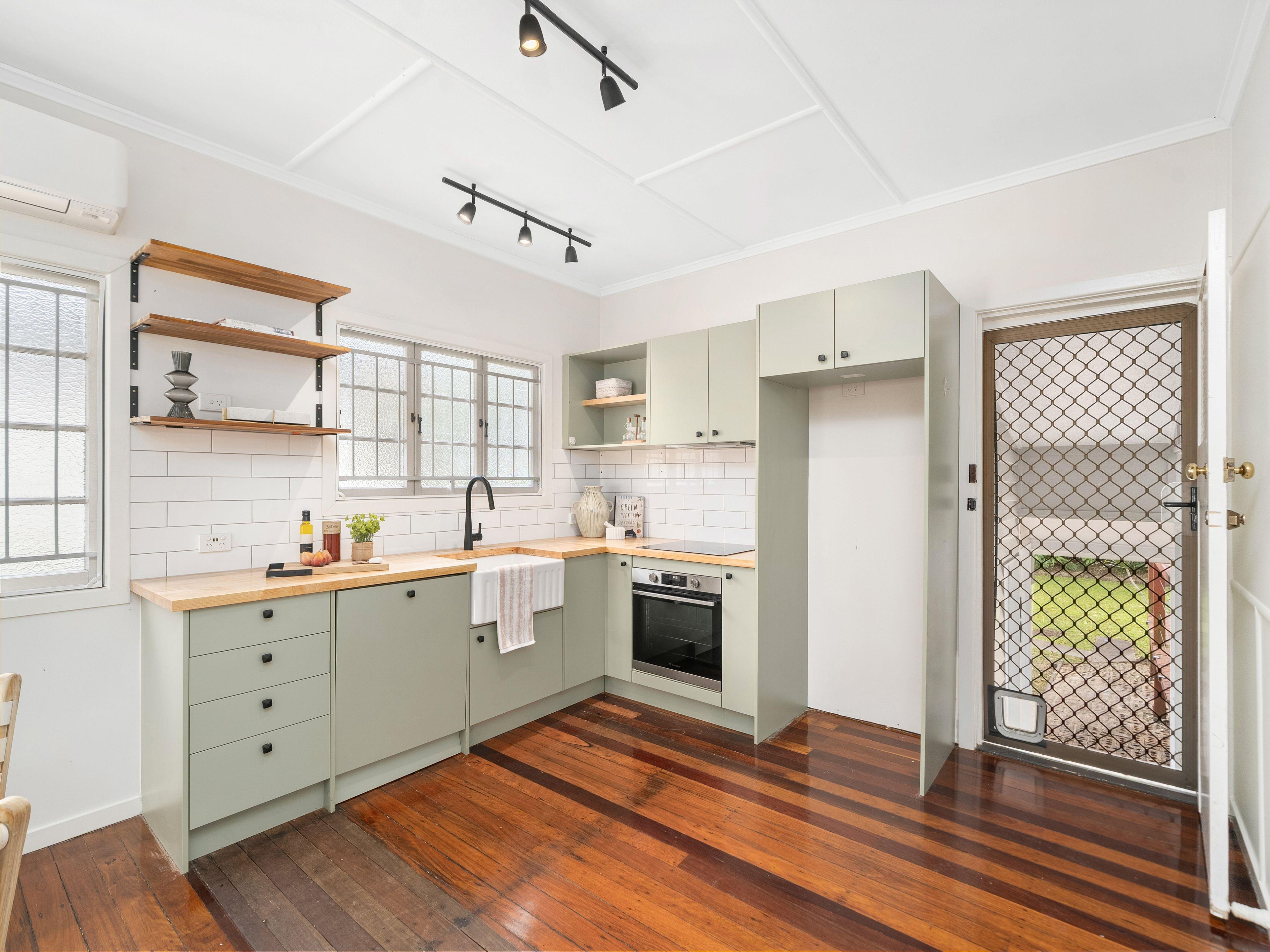 Charming 3-Bedroom Cottage with Modern Designer Kitchen, Air Conditioning, and More!