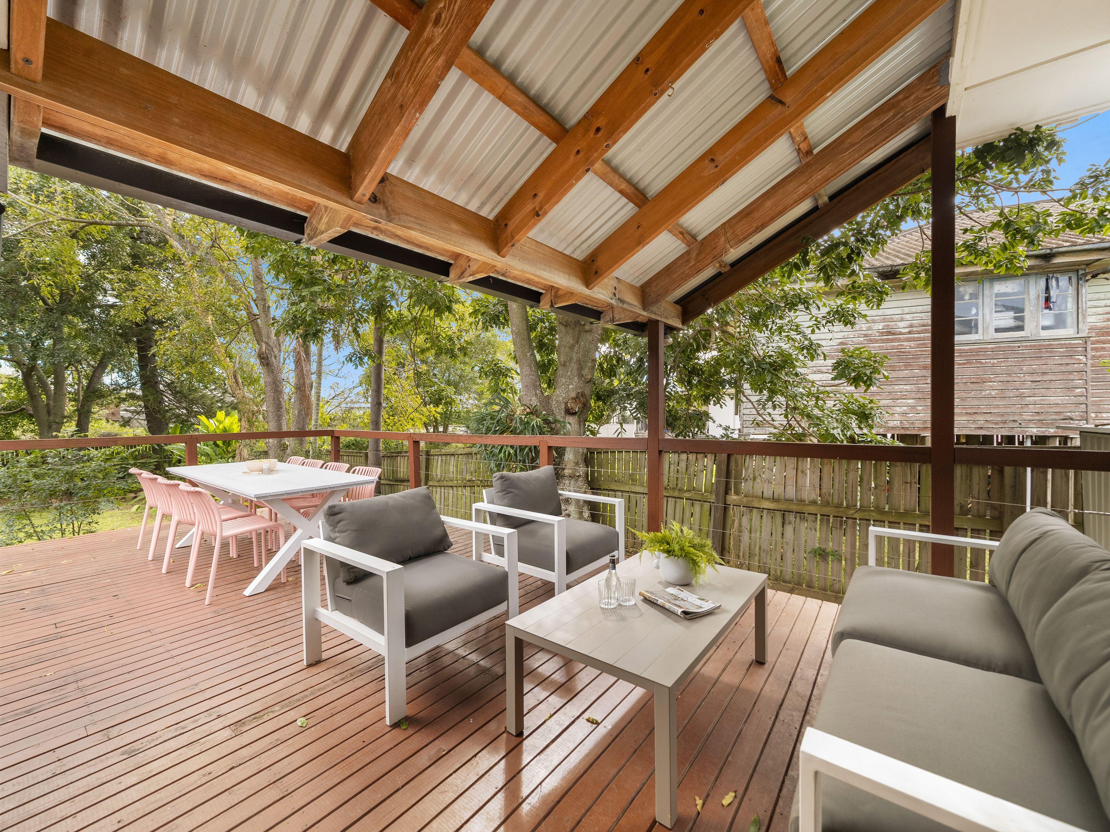 Charming 3-Bedroom Cottage with Modern Designer Kitchen, Air Conditioning, and More!