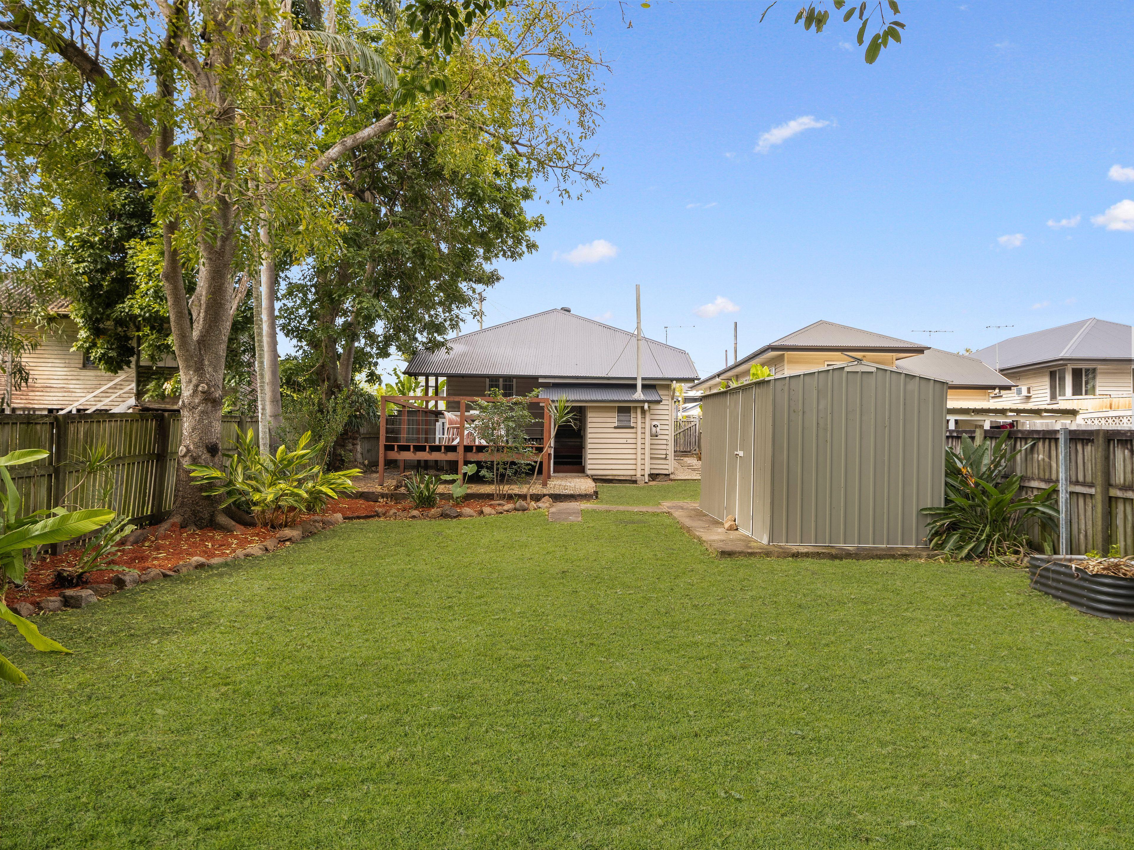 Charming 3-Bedroom Cottage with Modern Designer Kitchen, Air Conditioning, and More!