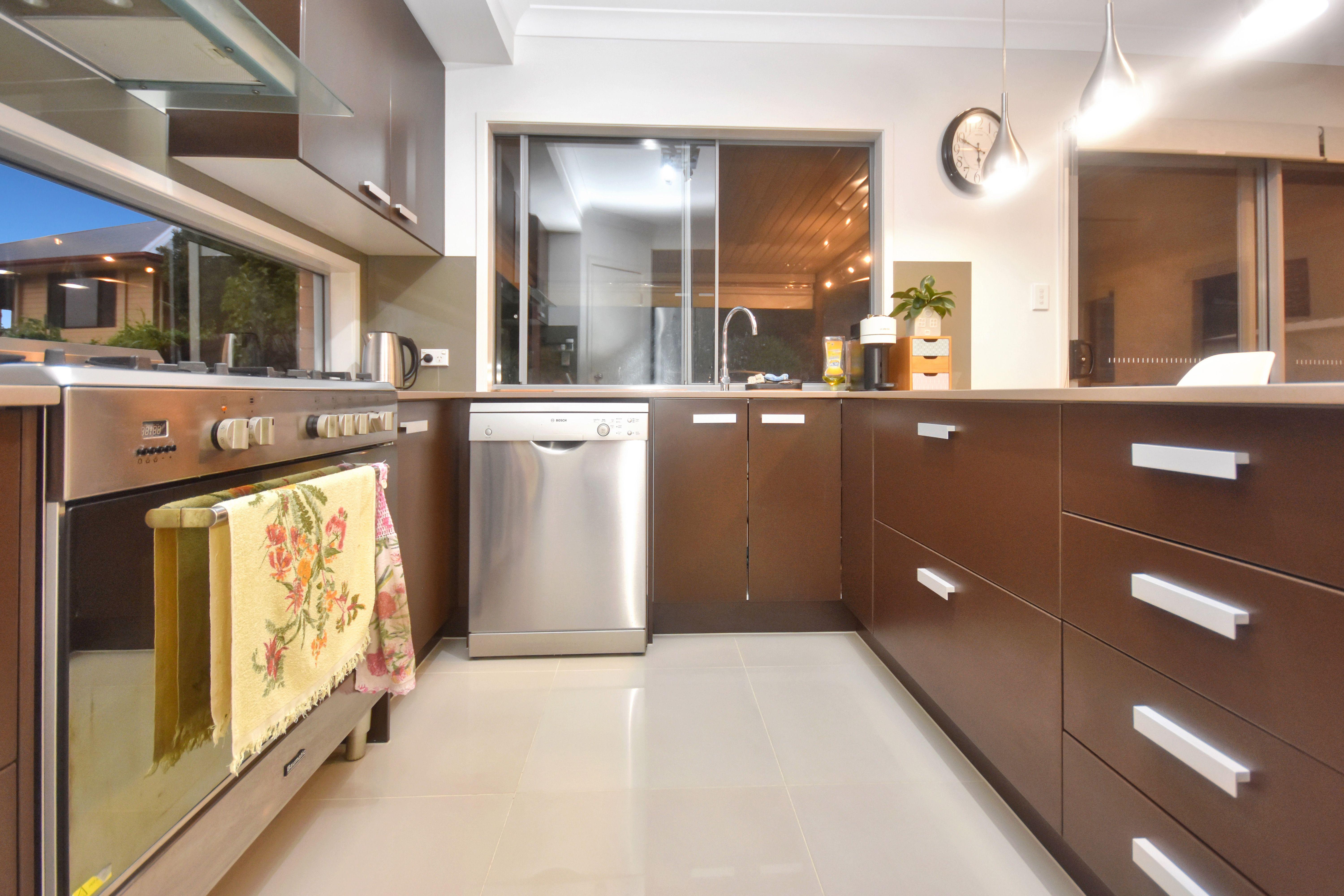 Stunning 4 Bedroom home with mountain views in Narangba