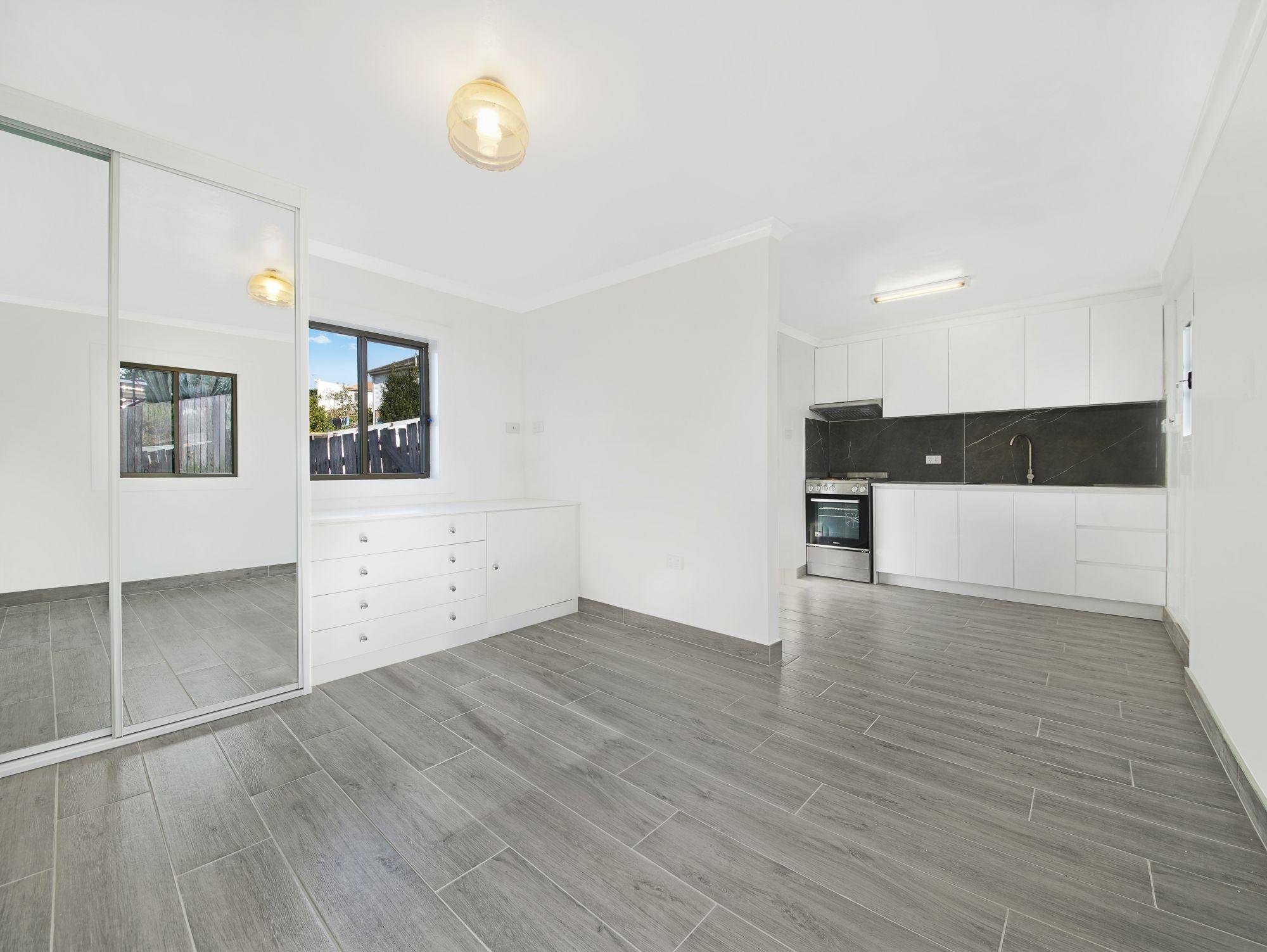 Studio for Rent: Warrawong, NSW 2502, NSW, 2502
