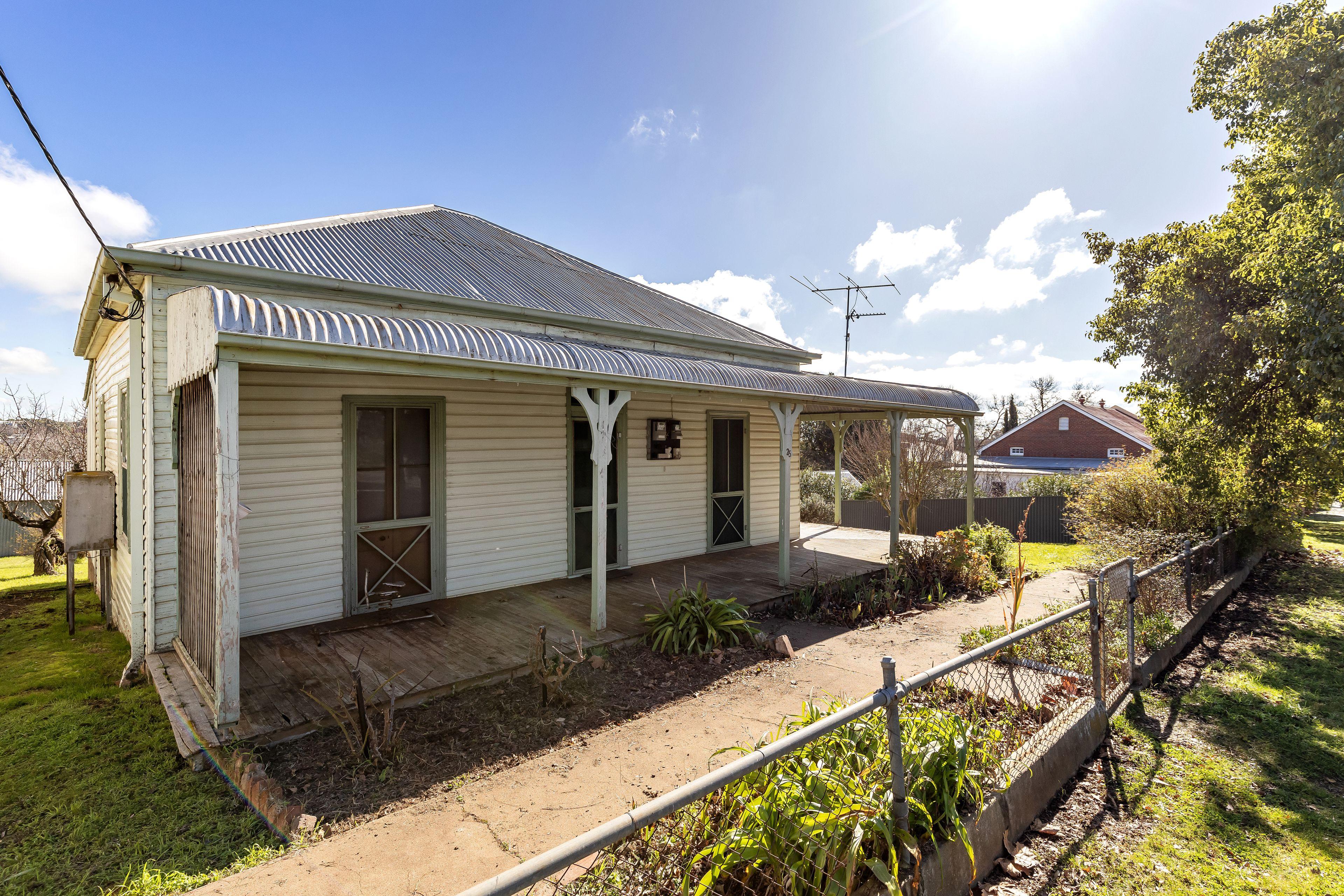 Prop-GPT: House: NSW Junee, NSW 2663 Home For Rent