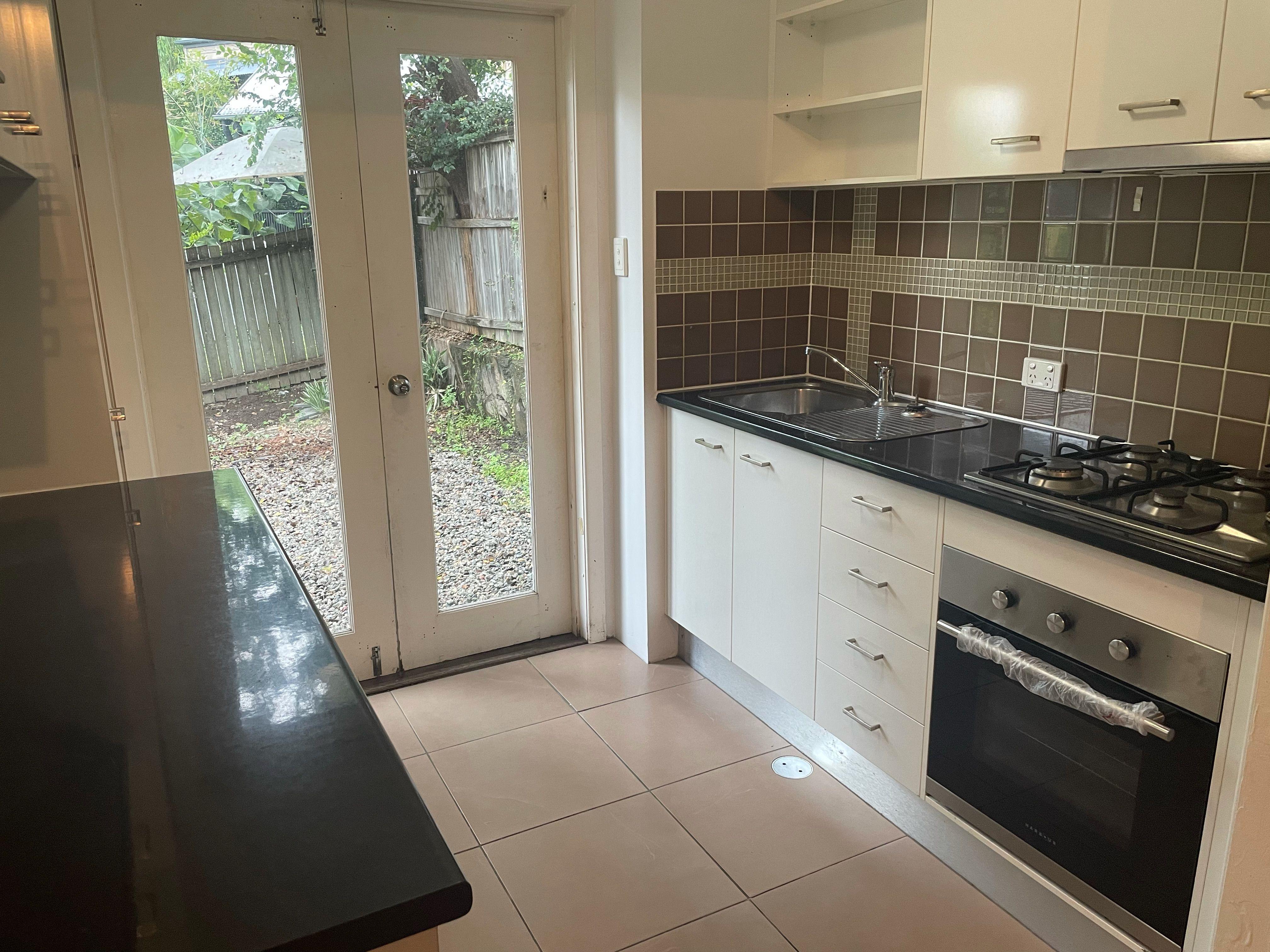 DuplexSemi-detached for Rent: Petrie Terrace, QLD 4000, QLD, 4000
