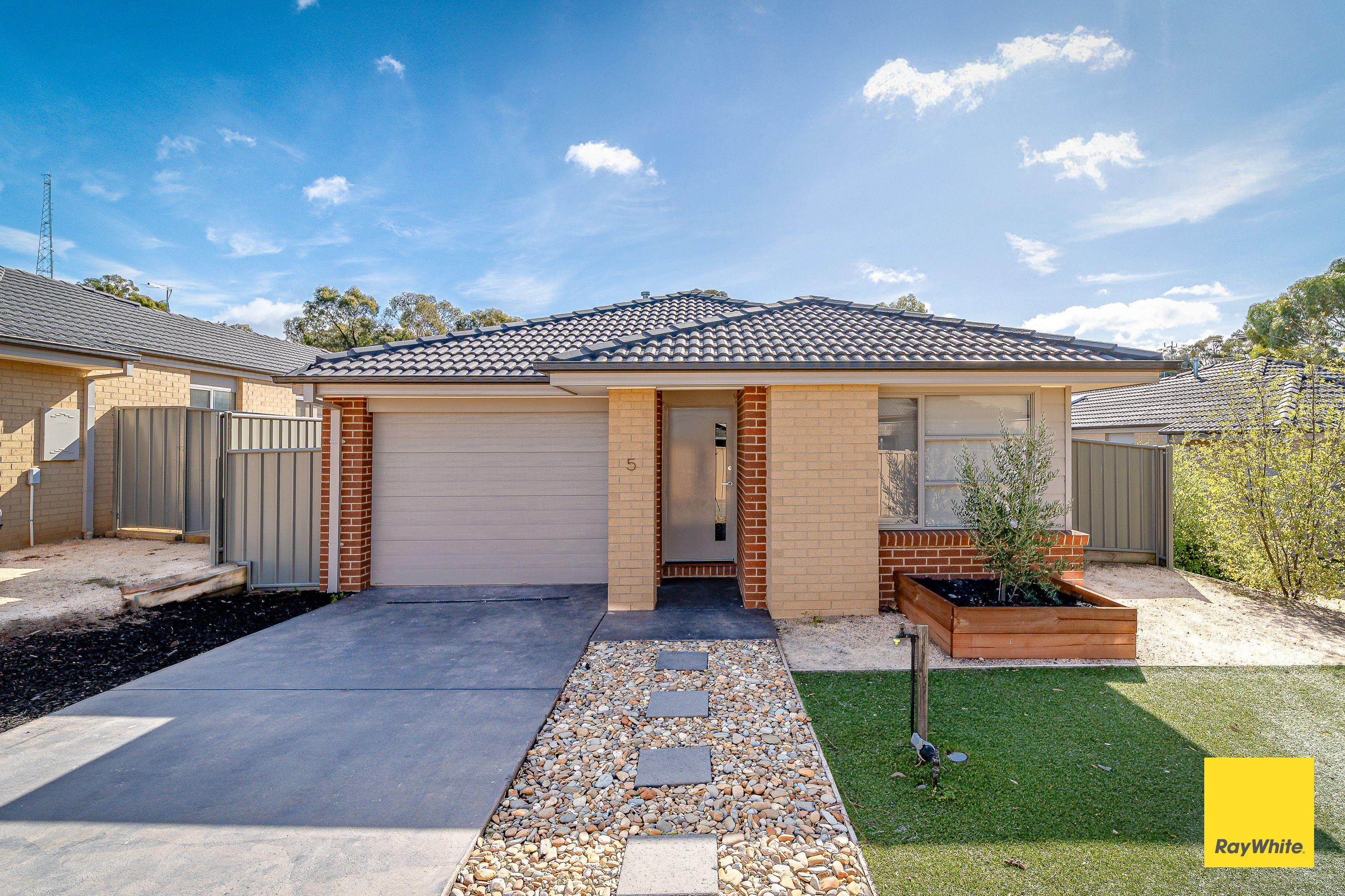 Prop-GPT: House: VIC Golden Square, VIC 3555 Home For Rent