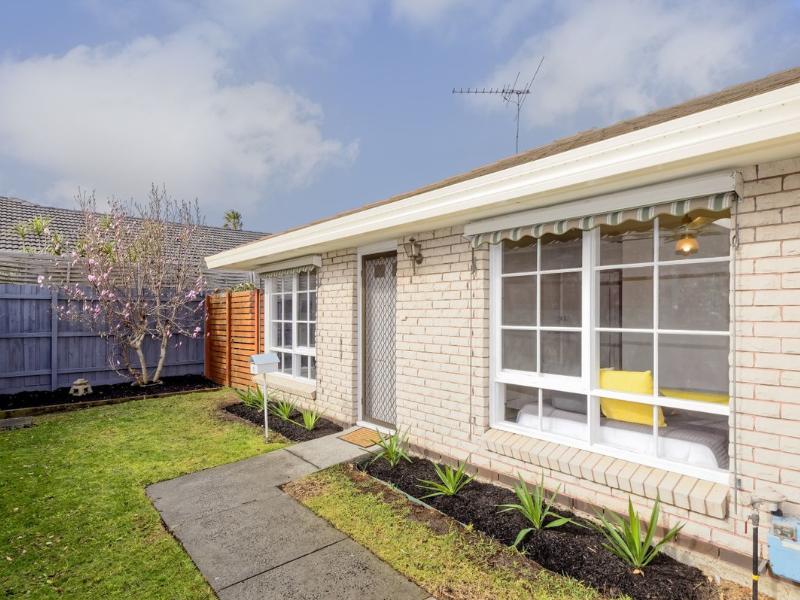 Prop-GPT: Unit: VIC Cheltenham, VIC 3192 Home For Rent
