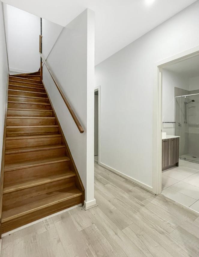 Stylish Two-Bedroom Townhouse with Balcony