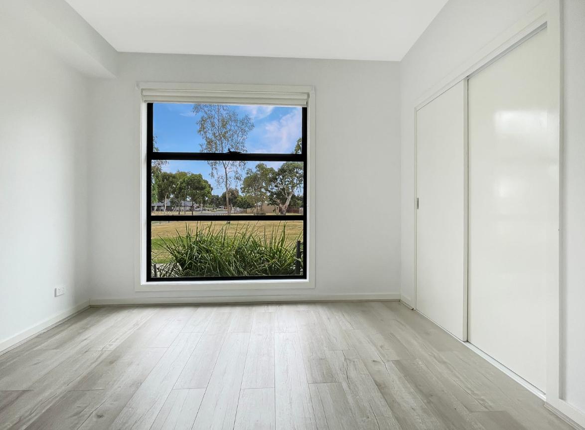 Stylish Two-Bedroom Townhouse with Balcony