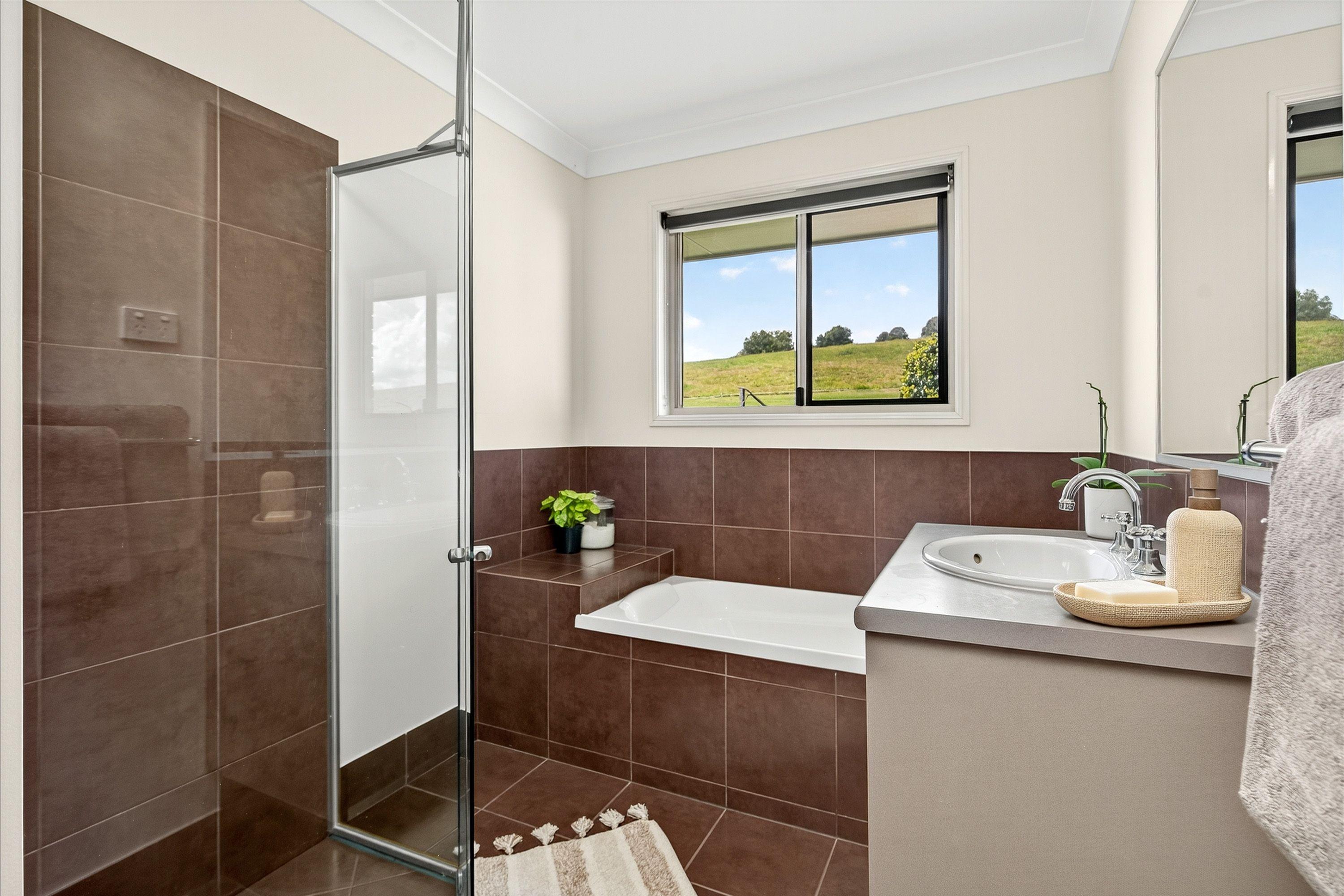 Executive Rural Living With Pool & Horse Facilities - 67 Acres in the Heart of the Scenic Rim