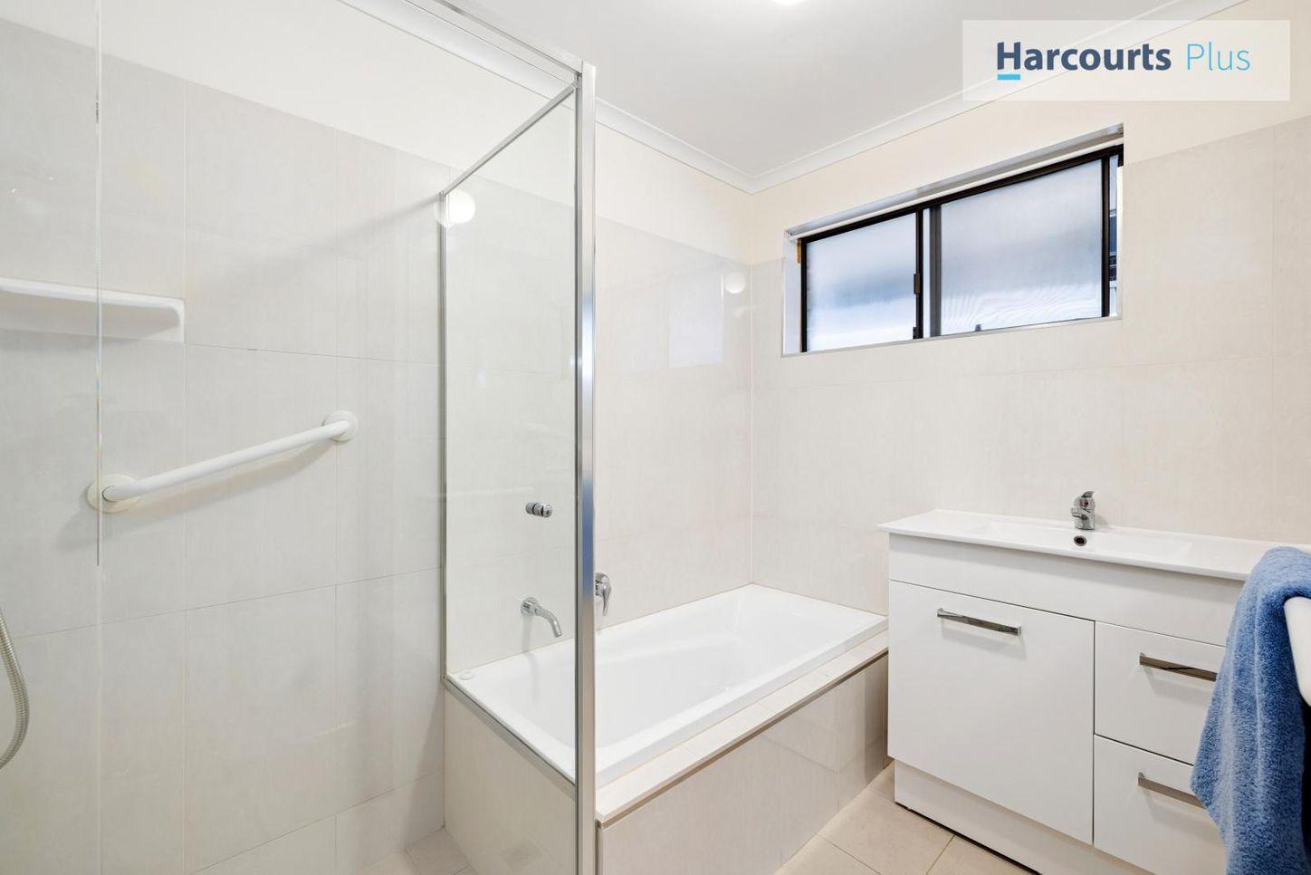 32 Capella Drive, HALLETT COVE, SA 5158 - House for Rent - harcourts.net