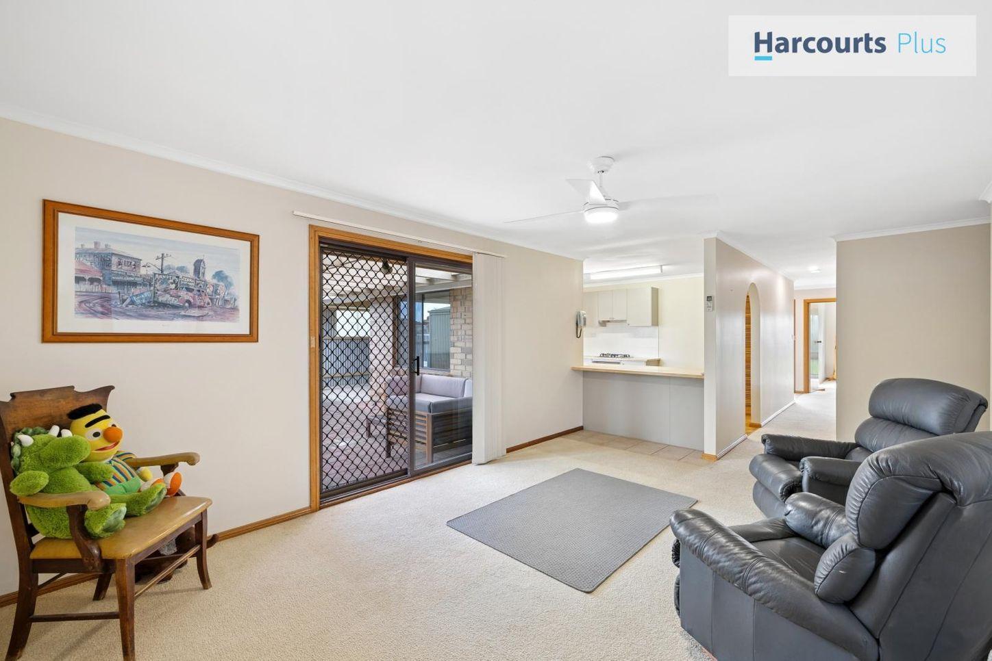 32 Capella Drive, HALLETT COVE, SA 5158 - House for Rent - harcourts.net