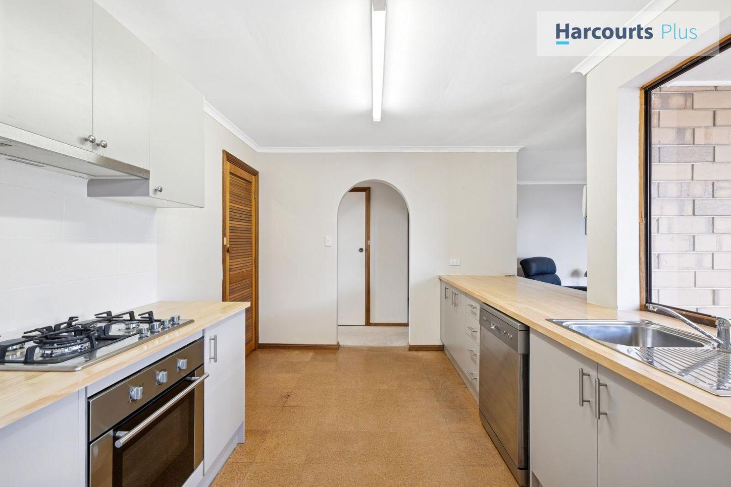 32 Capella Drive, HALLETT COVE, SA 5158 - House for Rent - harcourts.net