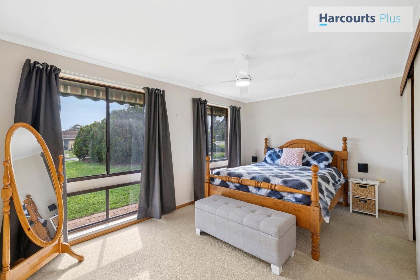 32 Capella Drive, HALLETT COVE, SA 5158 - House for Rent - harcourts.net