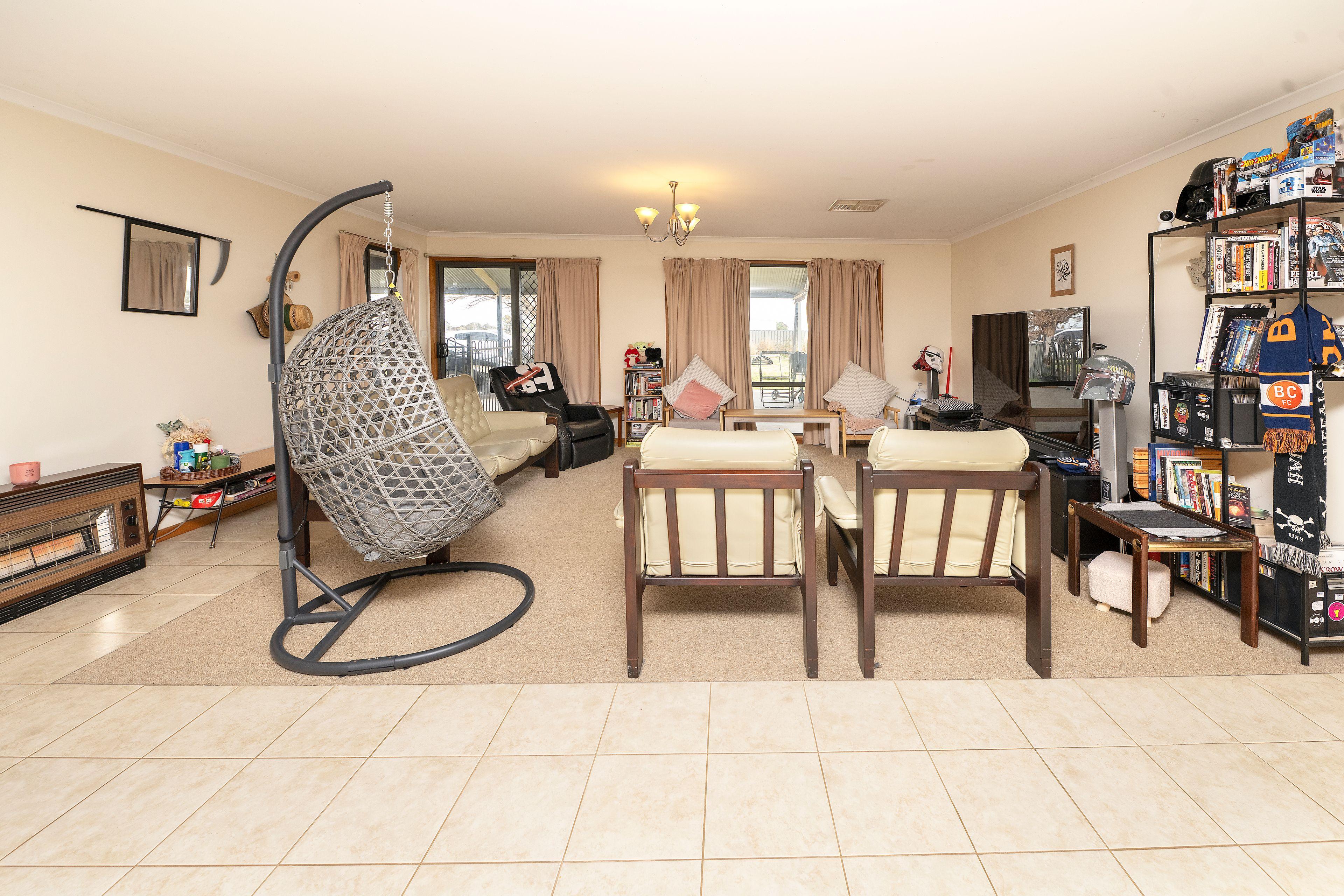 Lifestyle Property on 18 Acres in the Heart of Woorinen's Fruit Growing Region