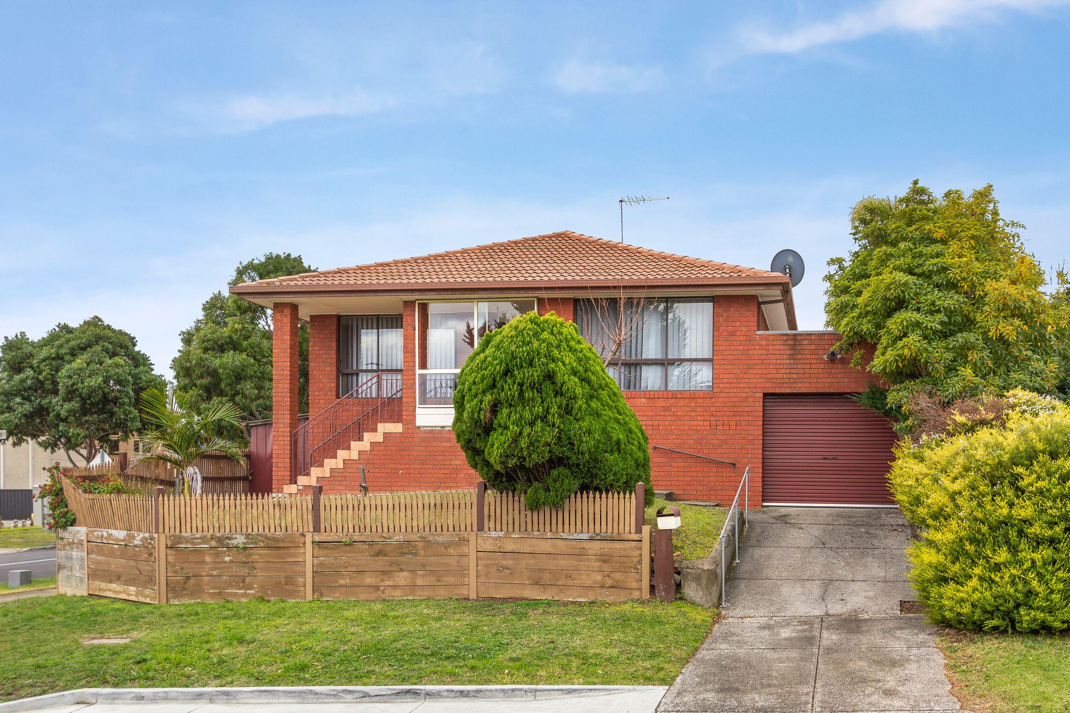 Prop-GPT: House: VIC Meadow Heights, VIC 3048 Home For Rent
