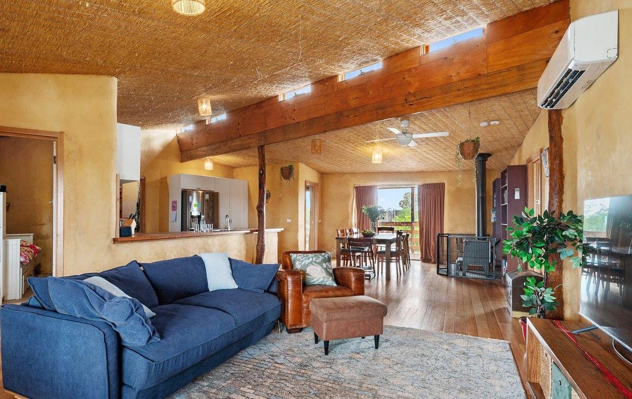 THE BEST OF BOTH WORLDS