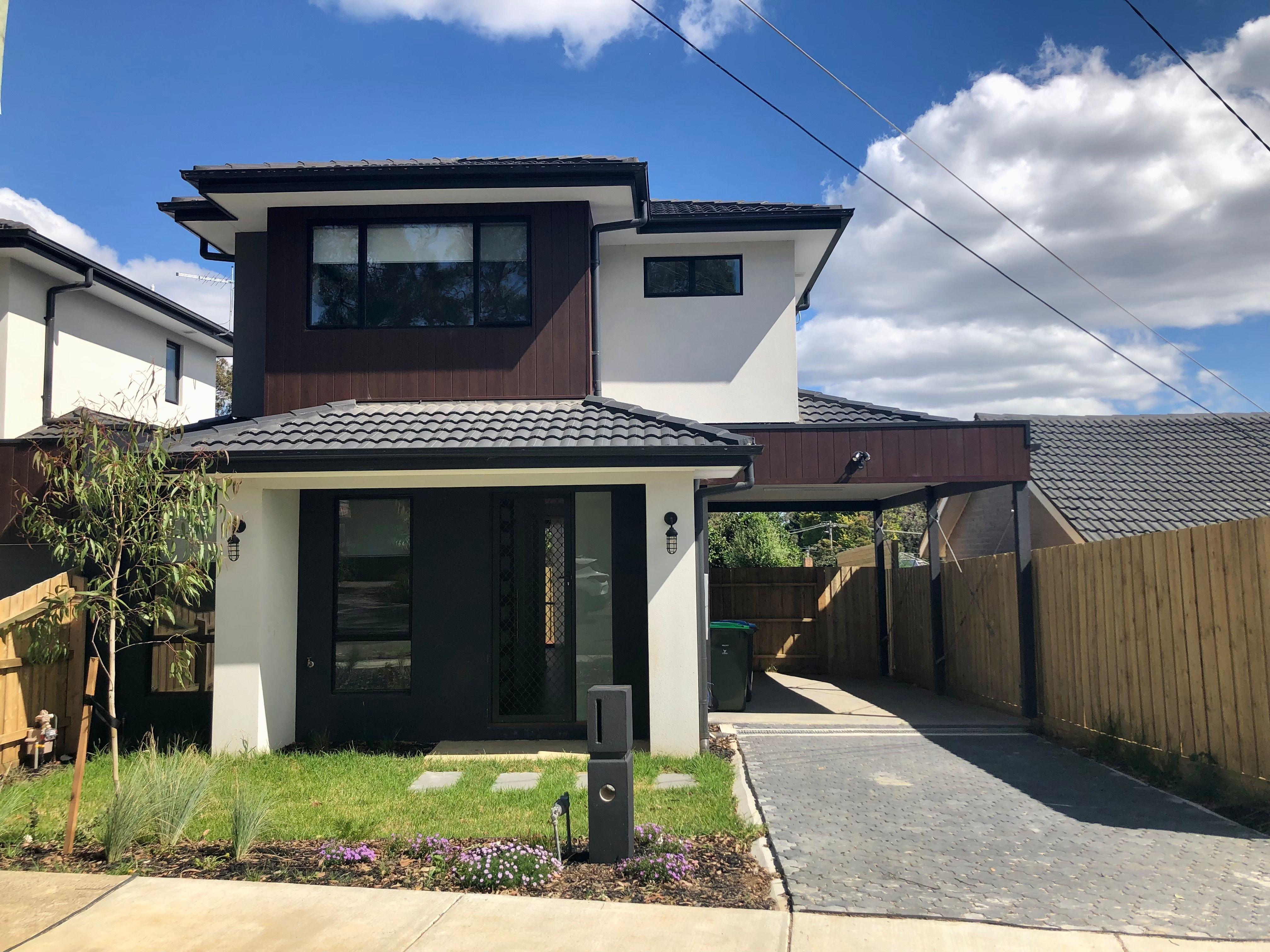 Prop-GPT: Townhouse: VIC Upper Ferntree Gully, VIC 3156 Home For Rent