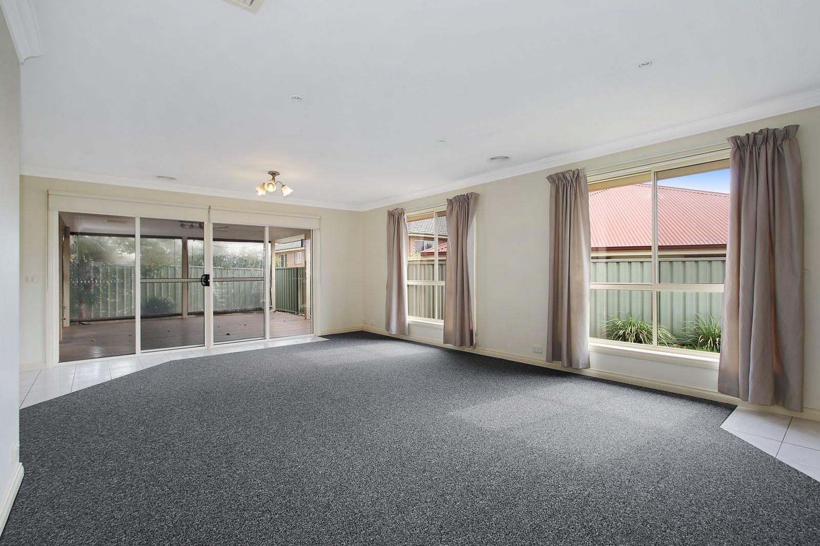 Townhouse for Rent: Lavington, NSW 2641, NSW, 2641