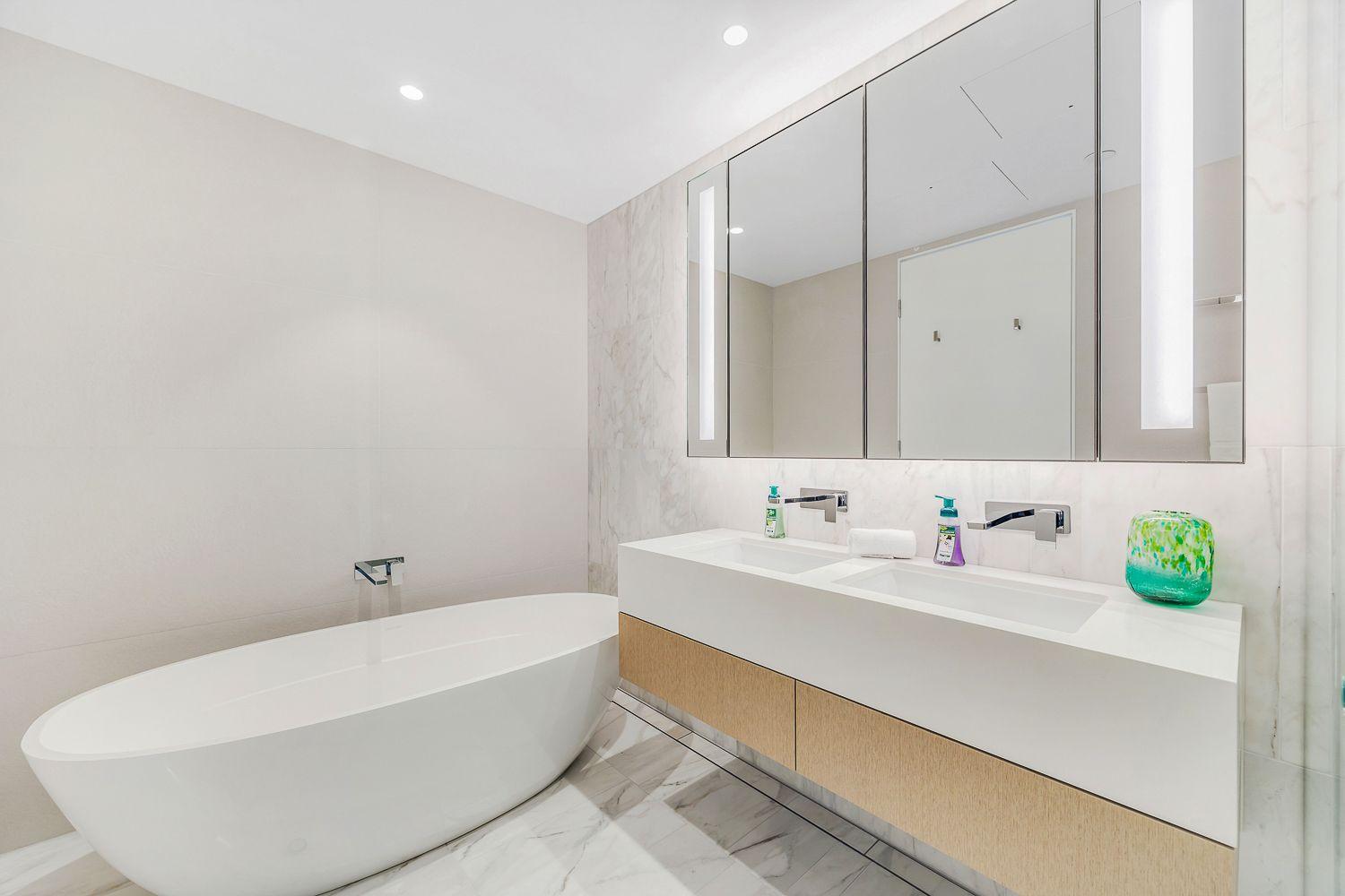 Luxurious 3-Bedroom Apartment in 'One Sydney Harbour'