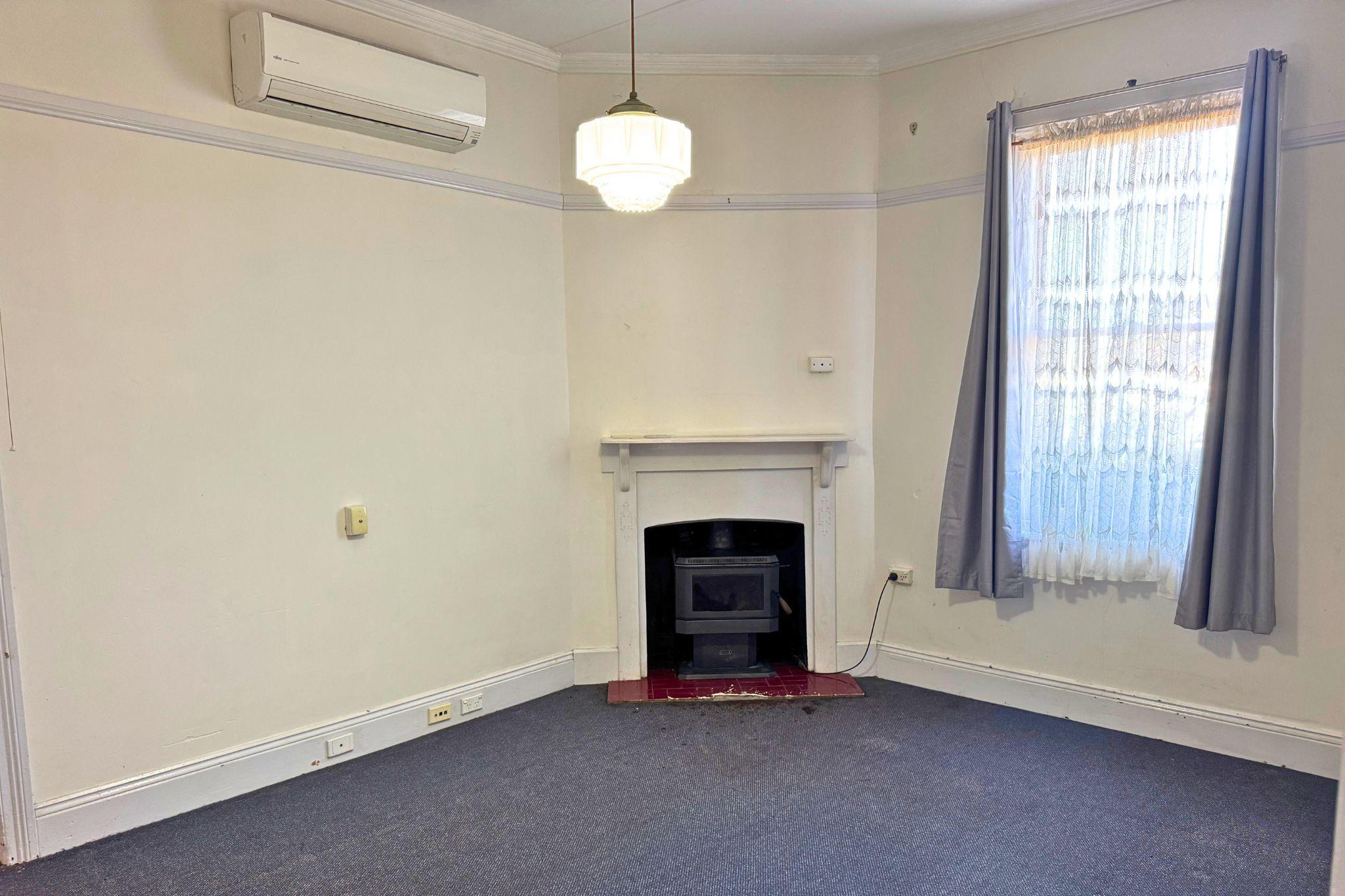 House for Rent: Blayney, NSW 2799, NSW, 2799