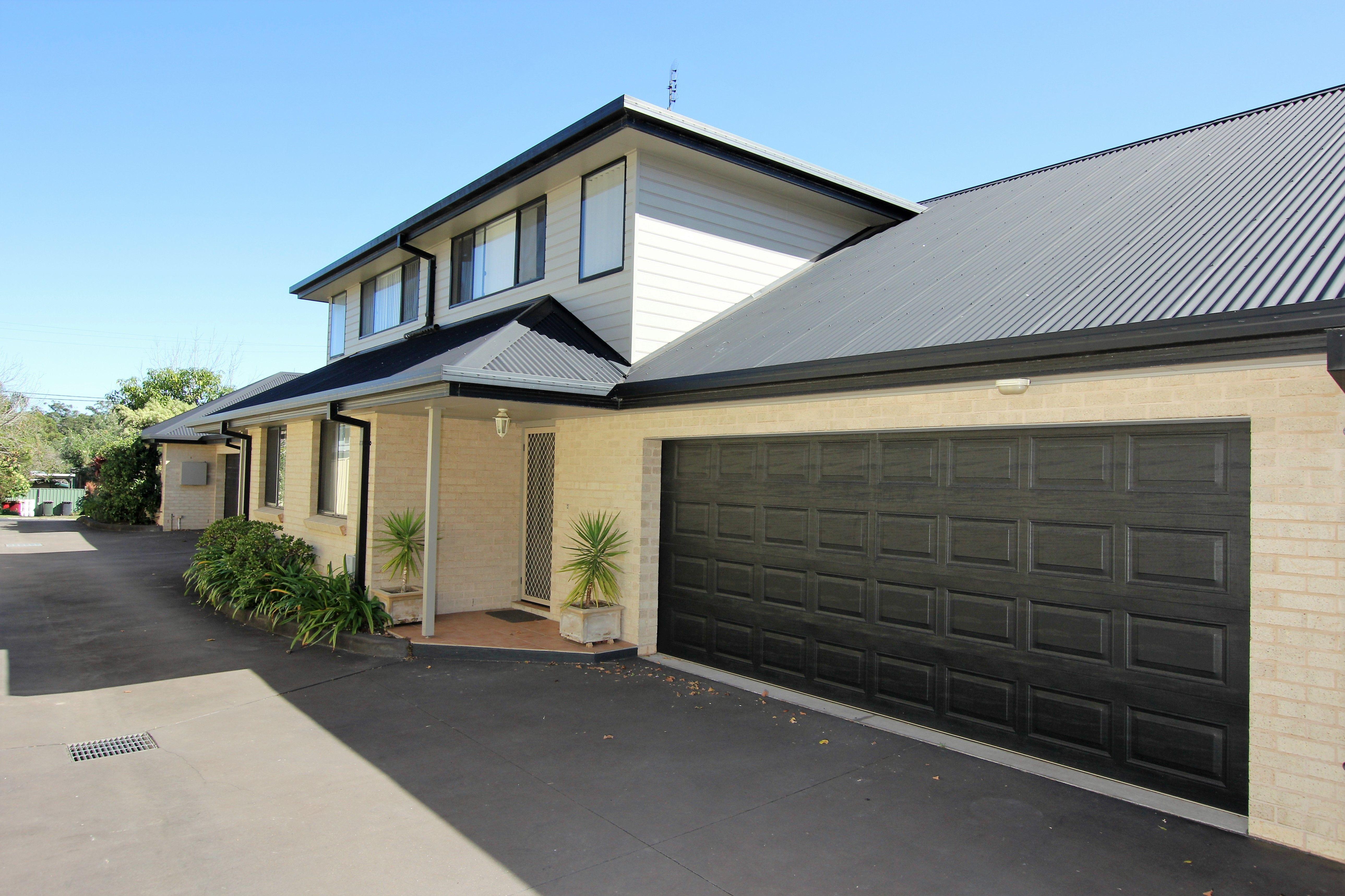 Prop-GPT: Townhouse: NSW East Gosford, NSW 2250 Home For Rent