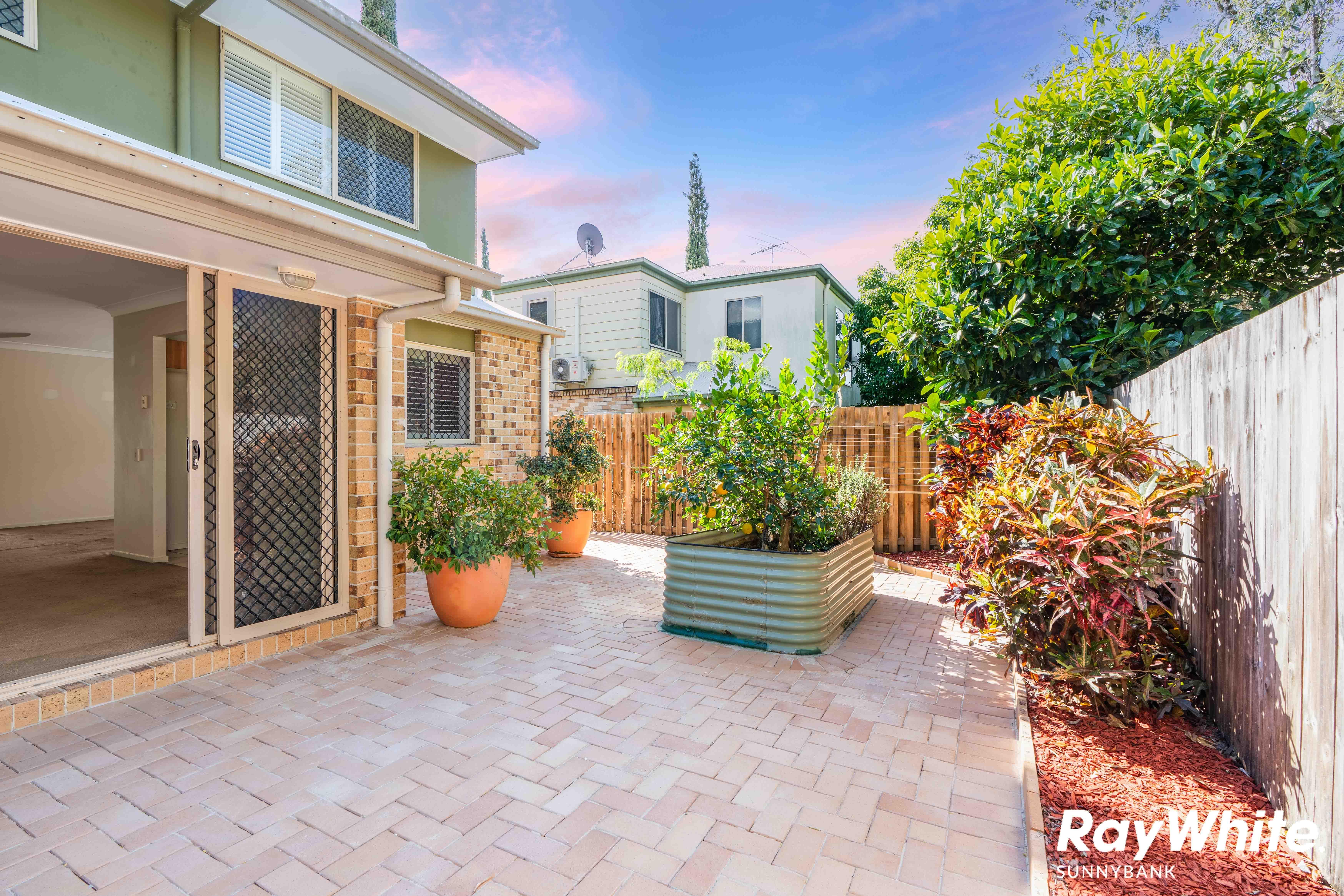 Prop-GPT: House: QLD Kuraby, QLD 4112 Home For Rent