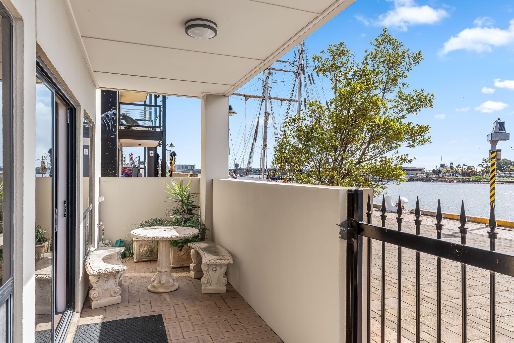 MAGNIFICENT HOME OVERLOOKING THE WATER