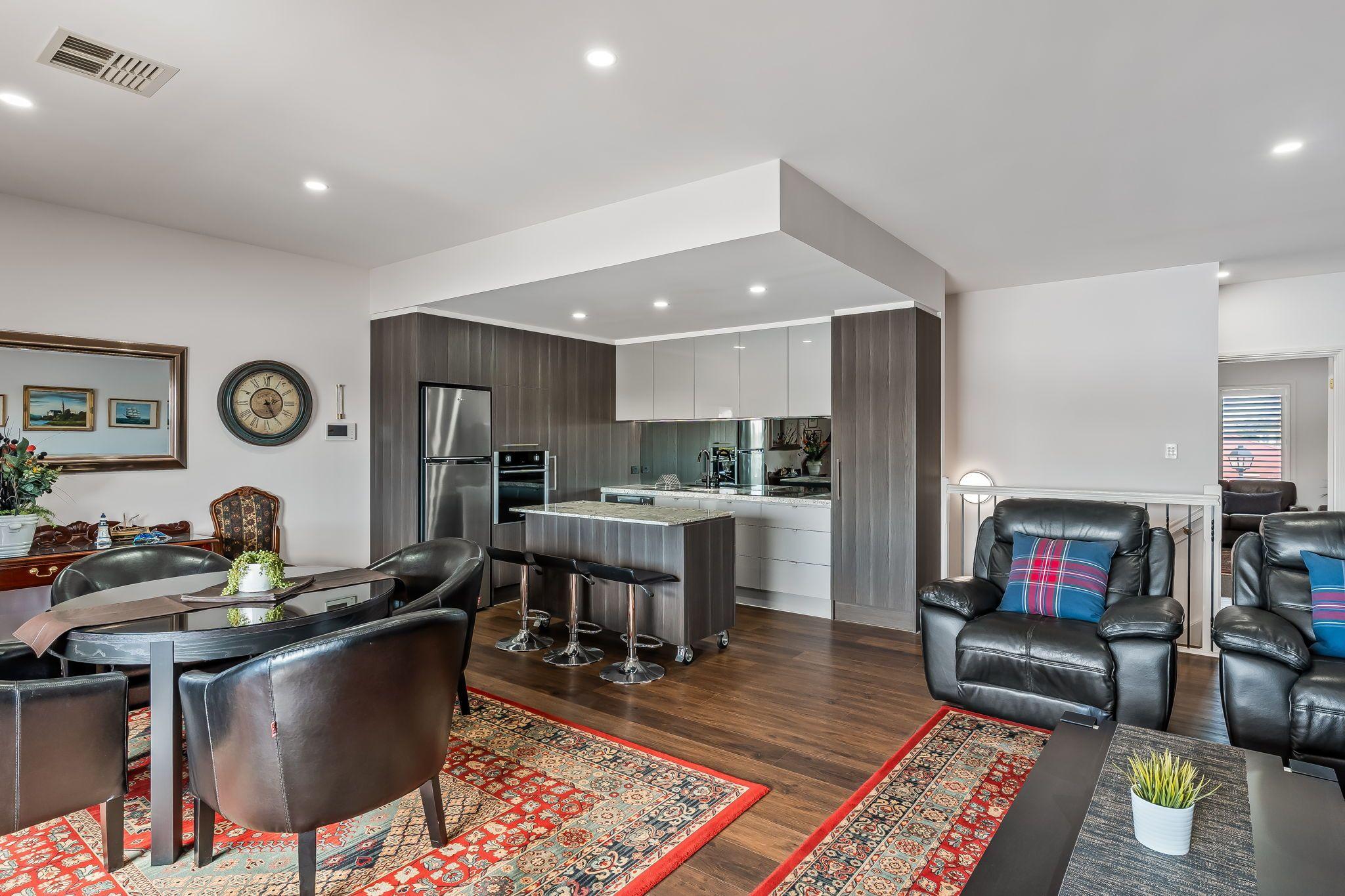 MAGNIFICENT HOME OVERLOOKING THE WATER