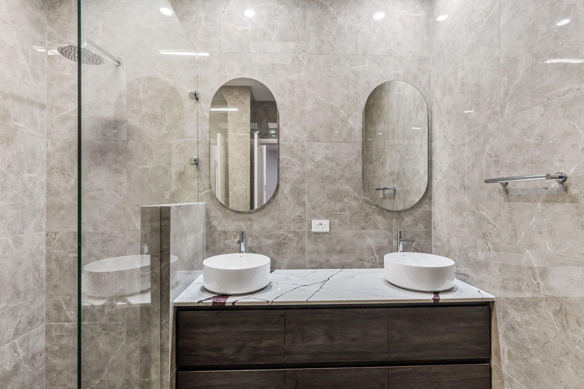 MAGNIFICENT HOME OVERLOOKING THE WATER