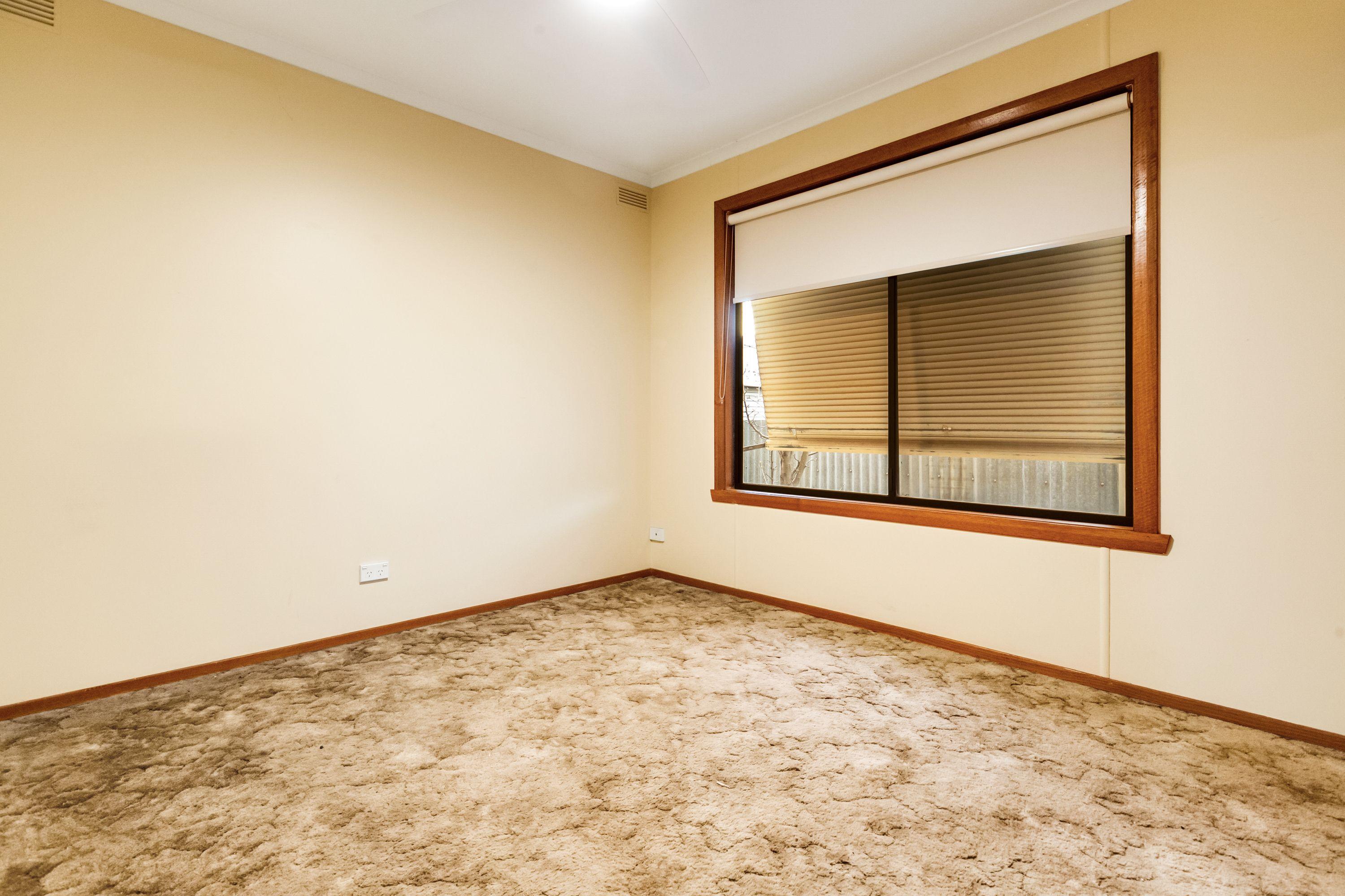 RURAL FAMILY HOME CLOSE TO RIVER