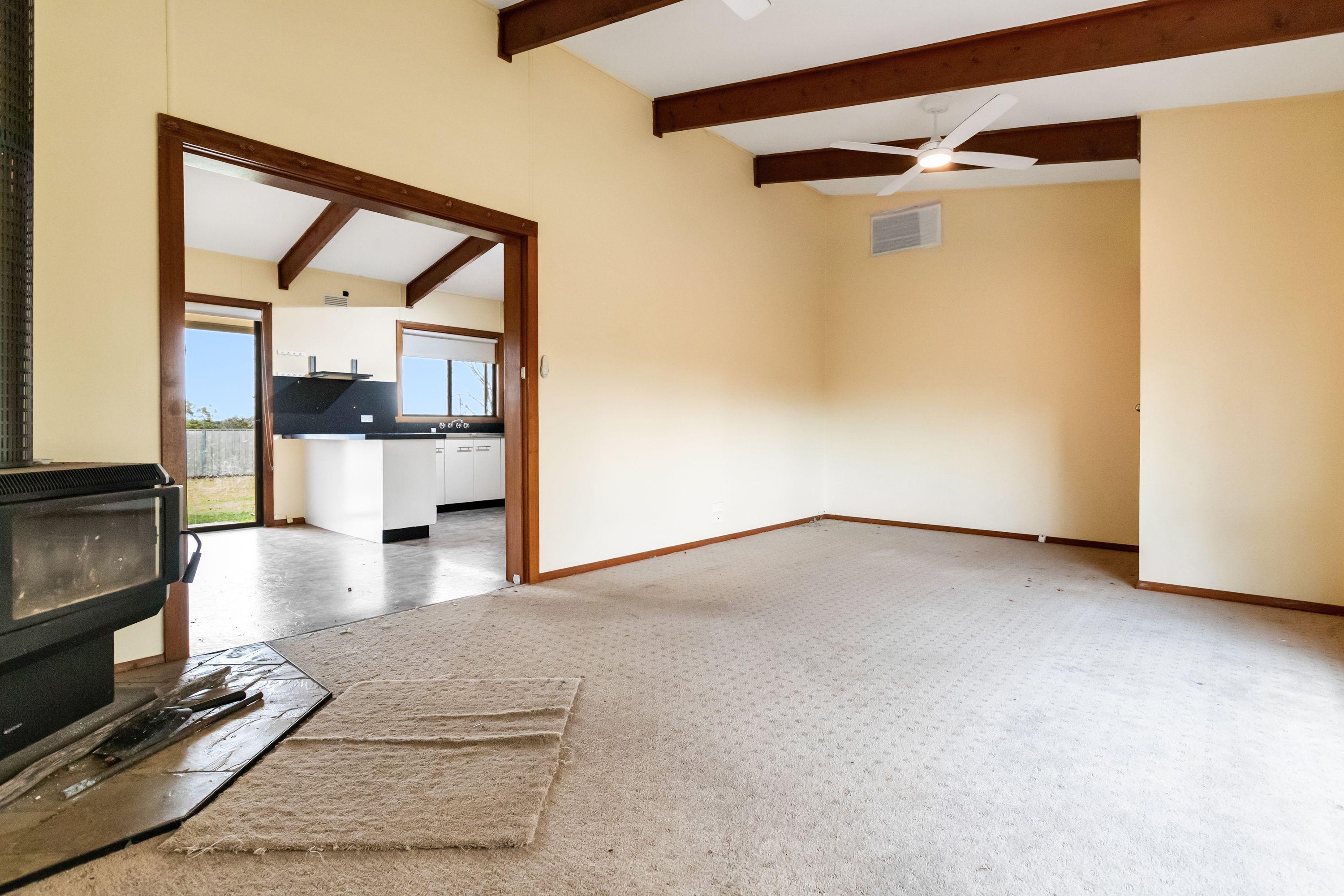 RURAL FAMILY HOME CLOSE TO RIVER