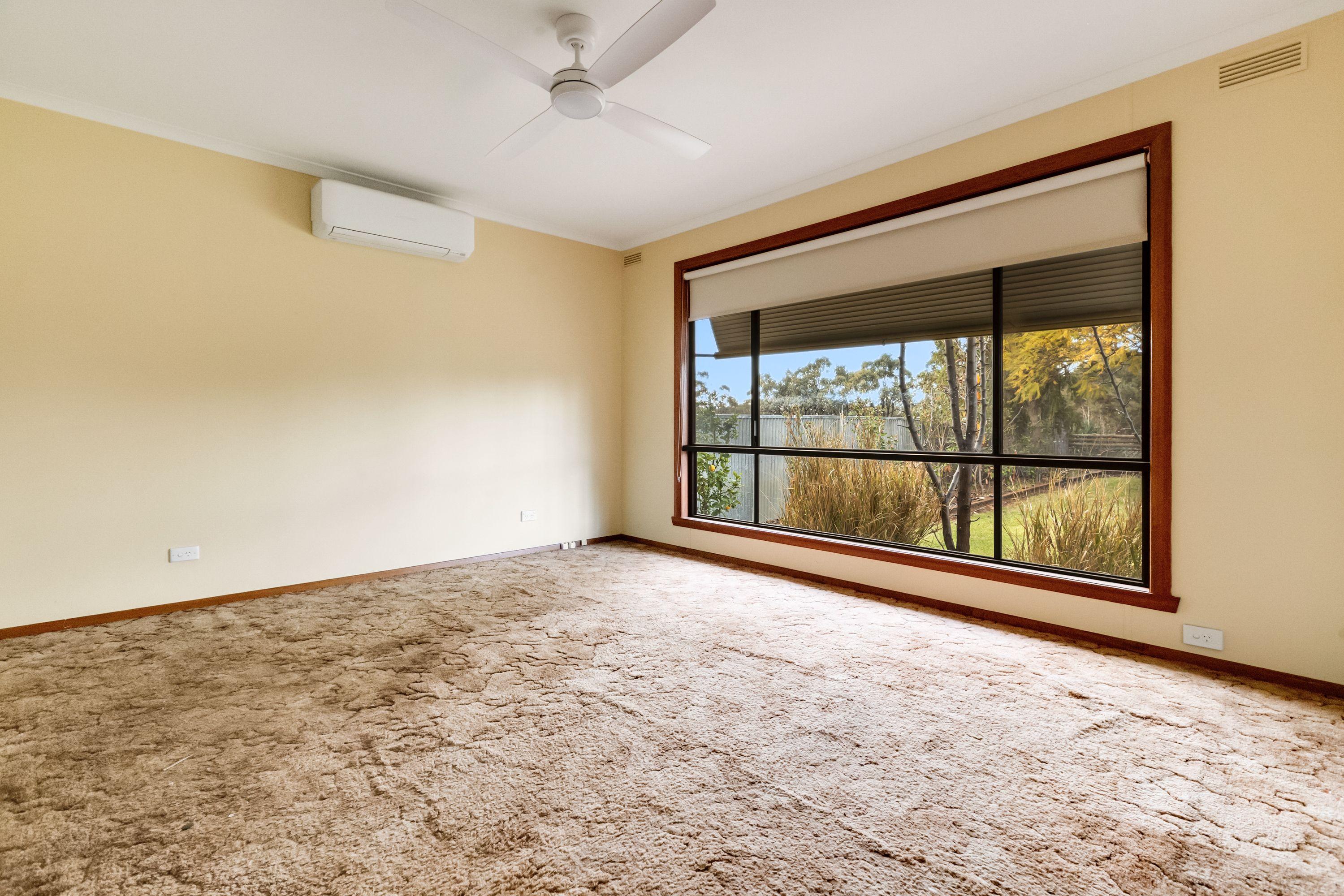 RURAL FAMILY HOME CLOSE TO RIVER