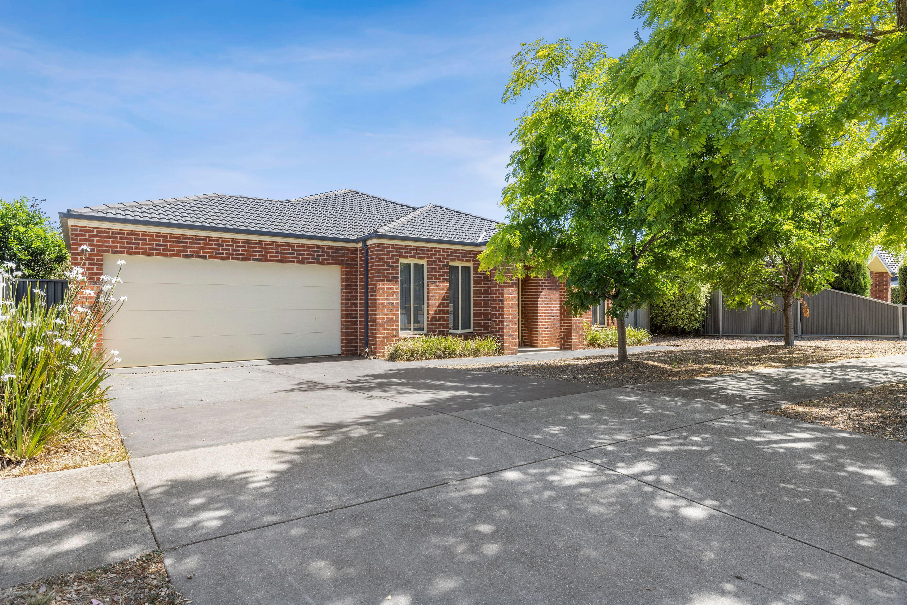 Prop-GPT: House: VIC Alfredton, VIC 3350 Home For Rent