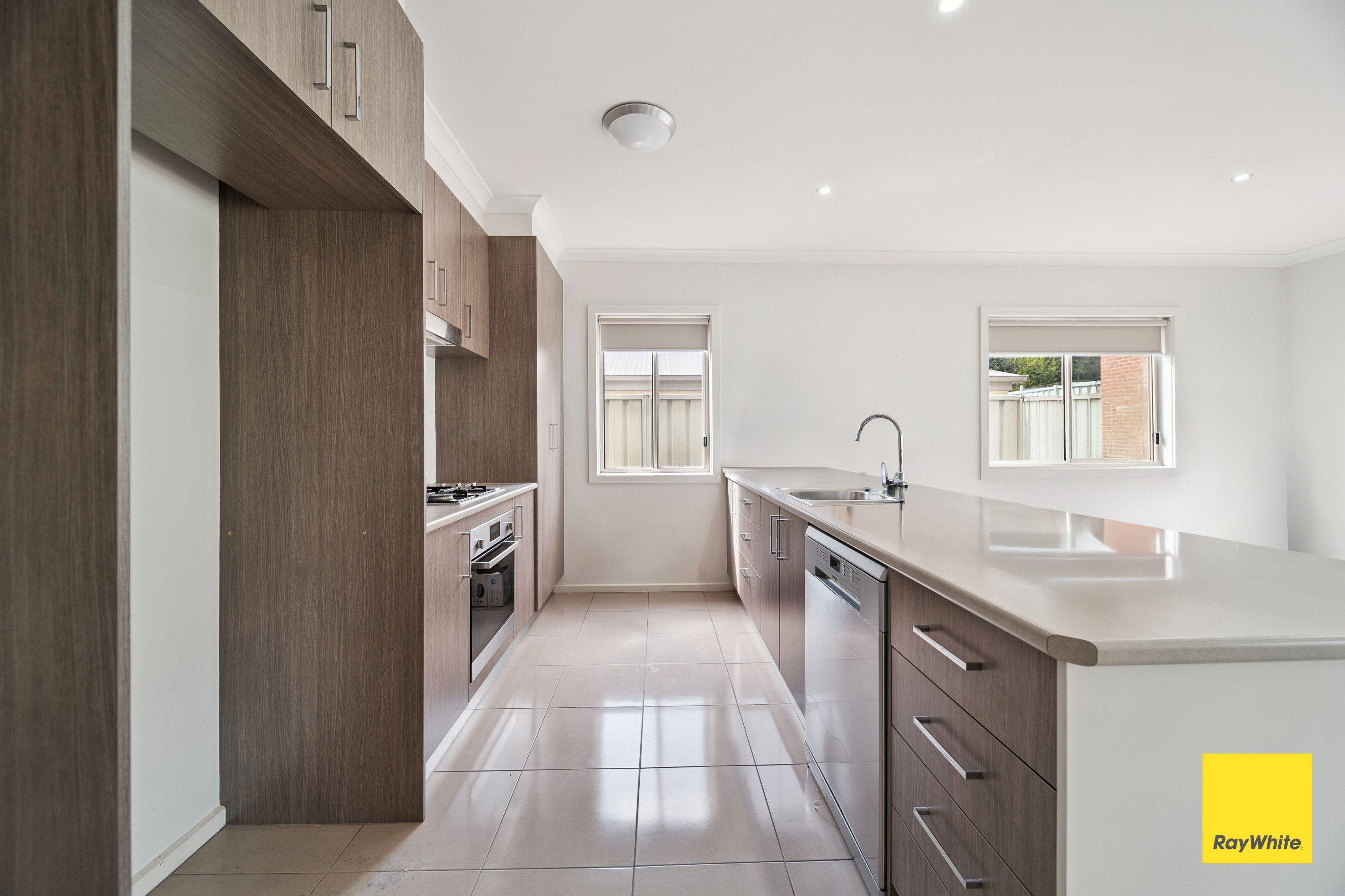 Townhouse for Rent: Eaglehawk, VIC 3556, VIC, 3556